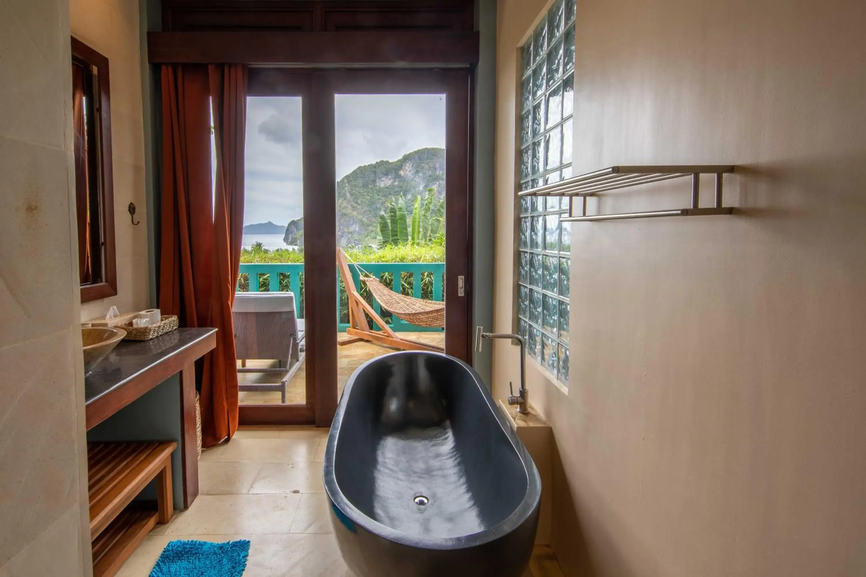 Bath in Karuna El Nido Villas