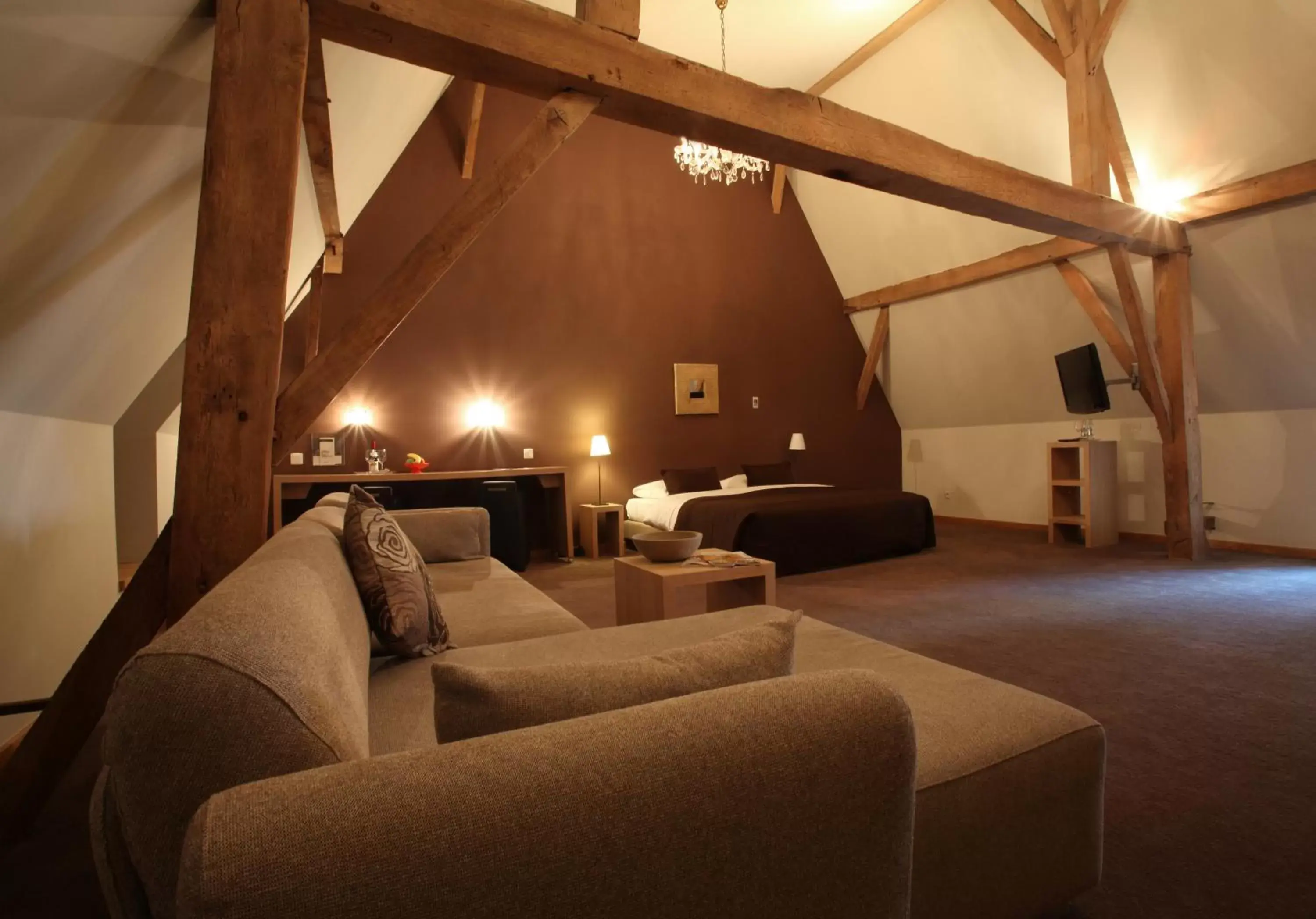 Bed, Seating Area in Hotel The Lodge Heverlee