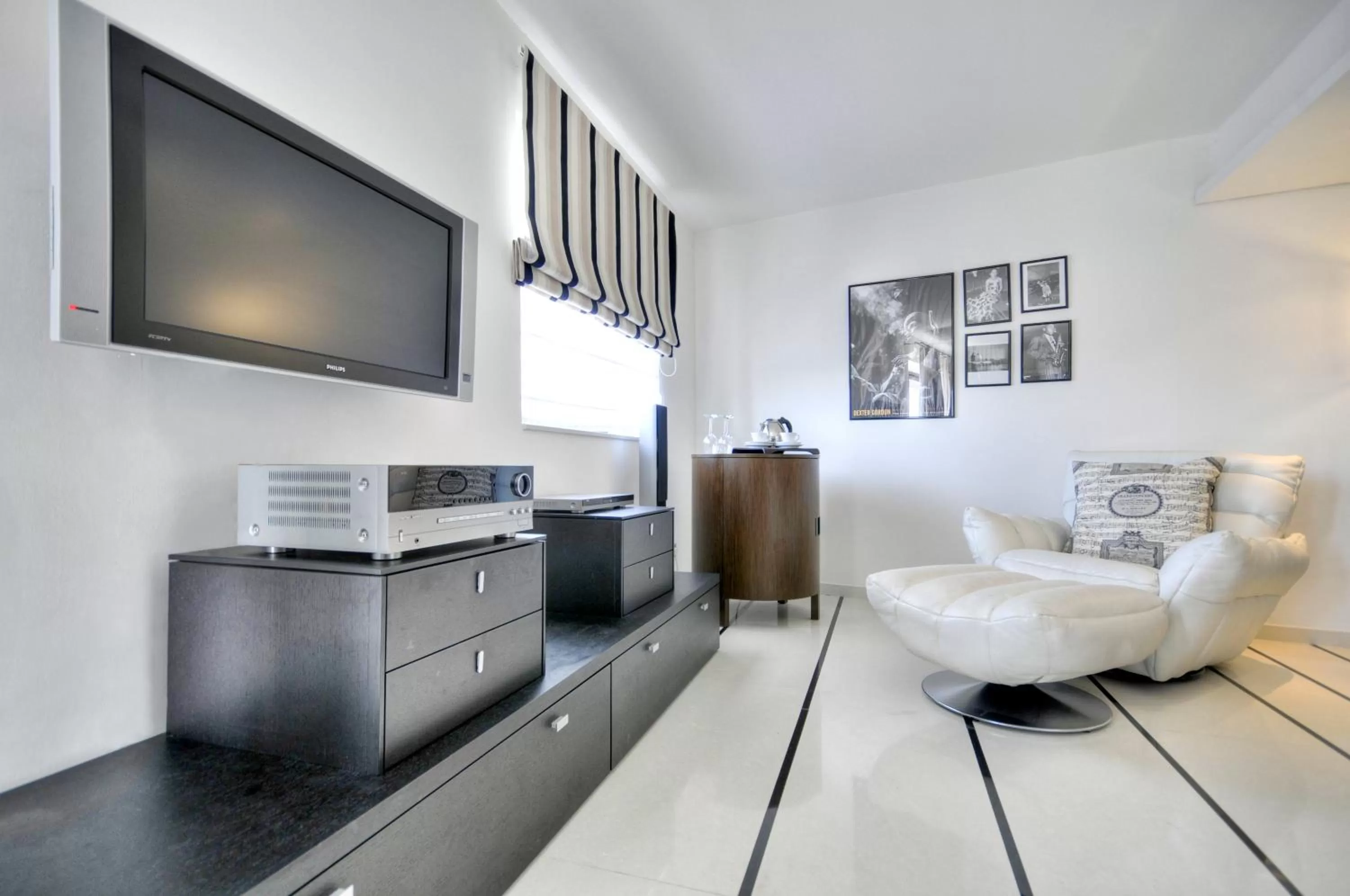 Photo of the whole room in AX The Palace