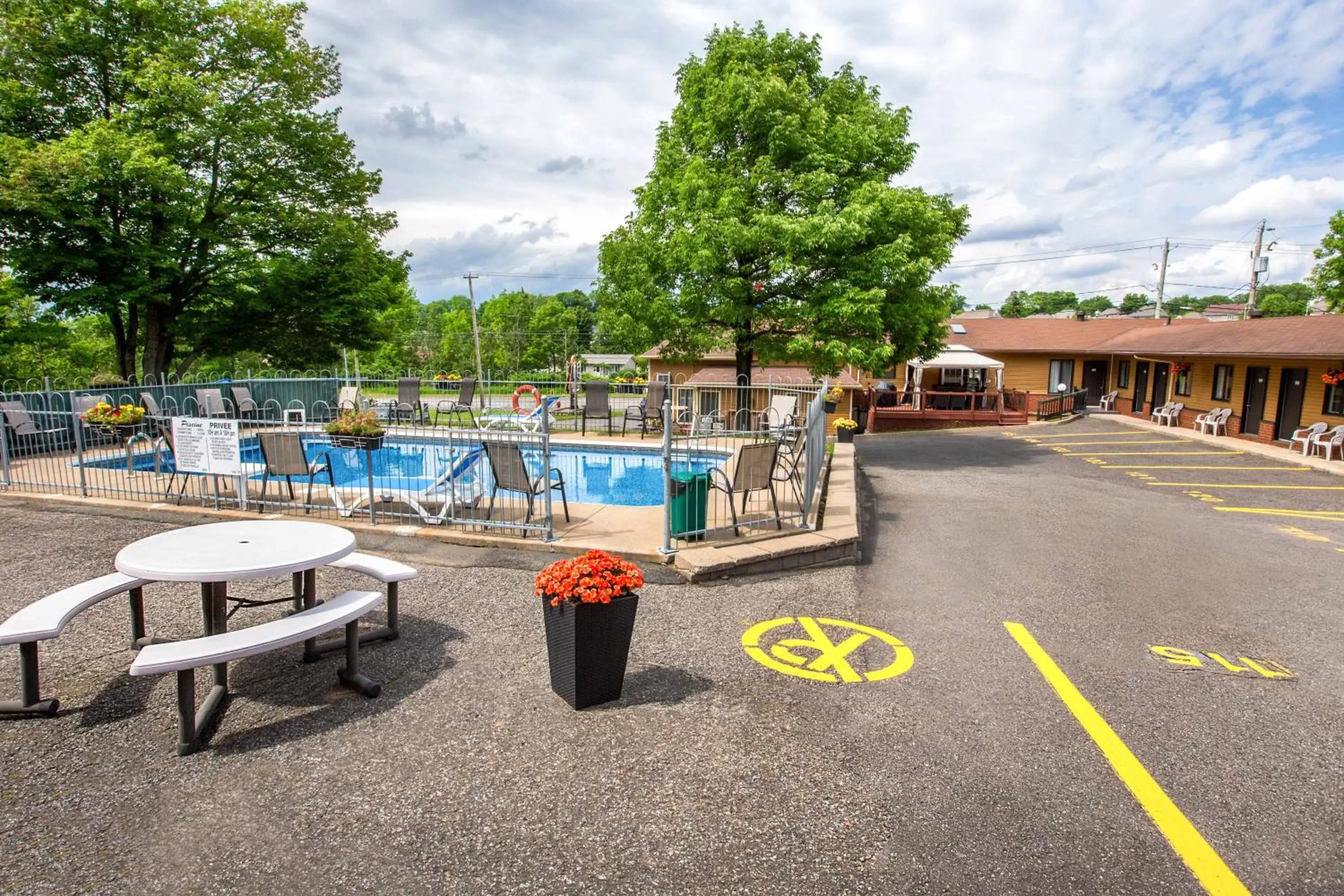 Swimming Pool in Motel et Camping Etchemin