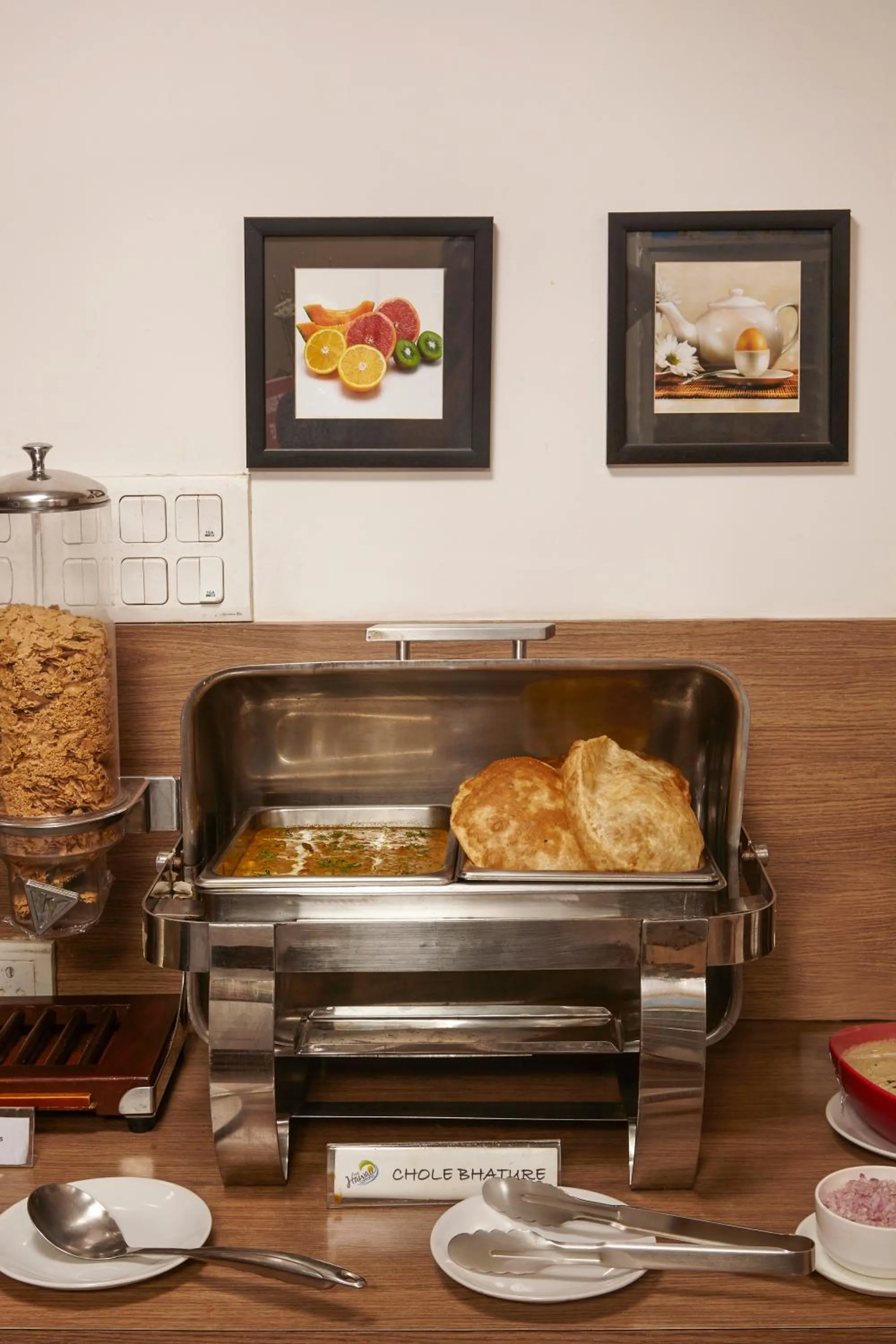 Breakfast in The Hawaii Comforts Panjim Donapaula