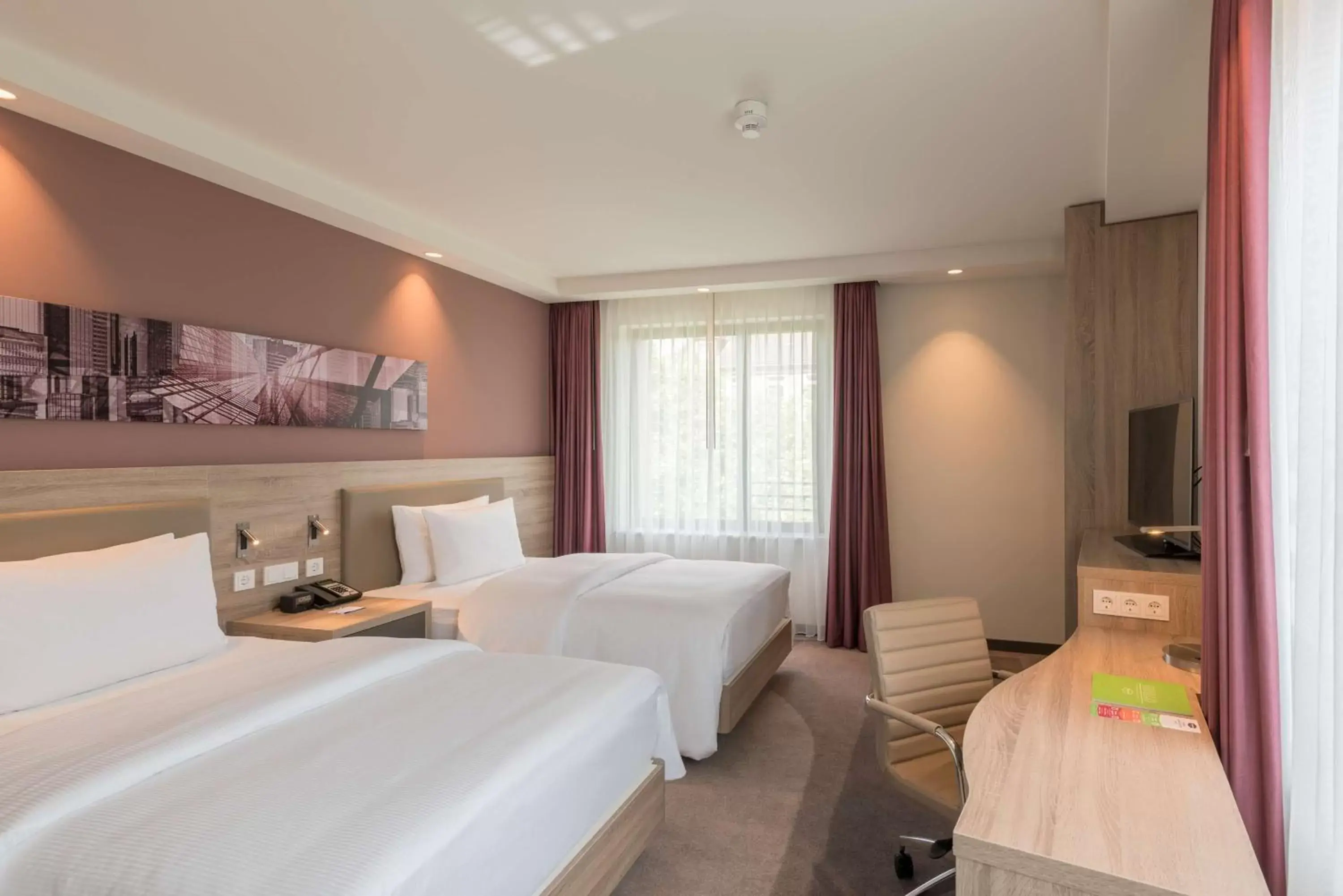 Bedroom, Bed in Hampton By Hilton Frankfurt City Centre East