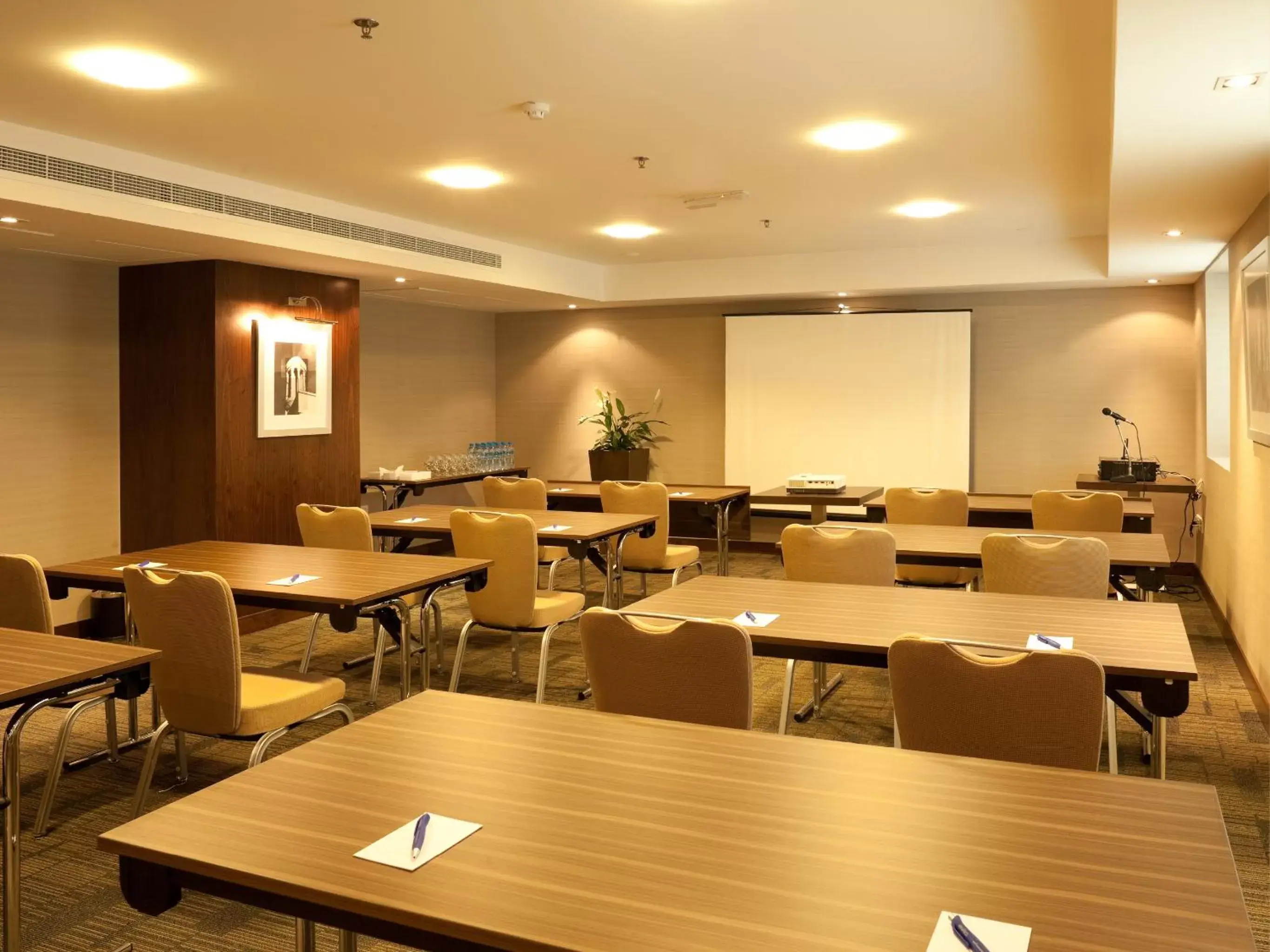 Business facilities, Restaurant/Places to Eat in Citymax Sharjah