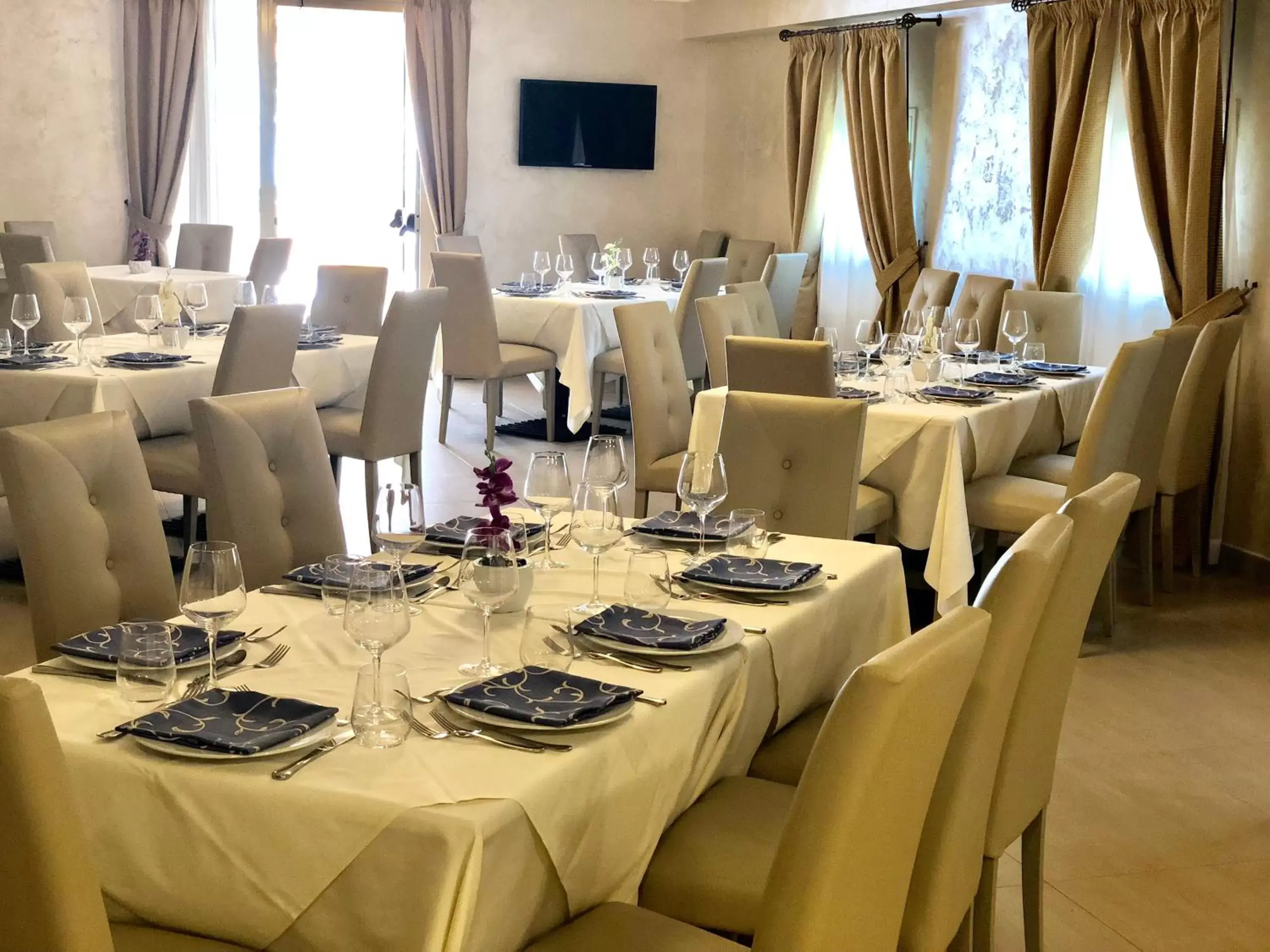Restaurant/Places to Eat in Hotel Riviera Palace