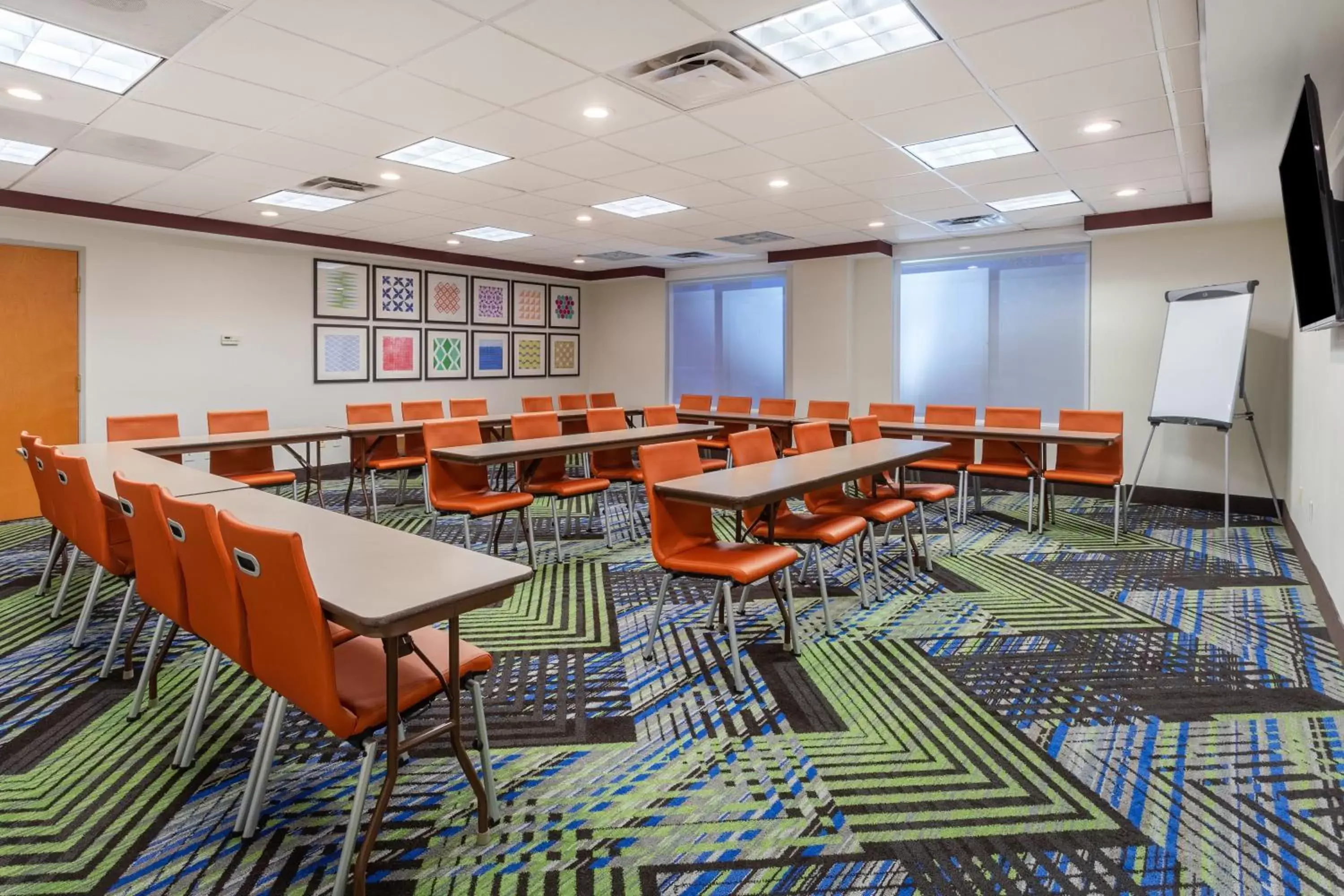 Meeting/conference room in Holiday Inn Express & Suites Cedar Falls - Waterloo, an IHG Hotel