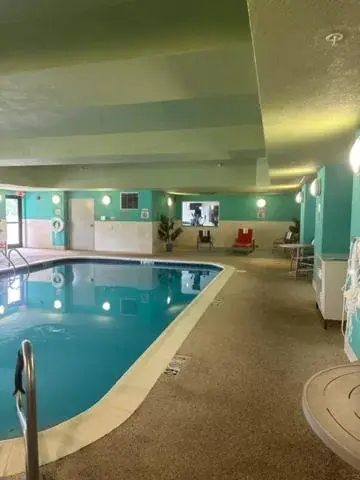 Swimming Pool in Holiday Inn Express Hotel & Suites Weston, an IHG Hotel