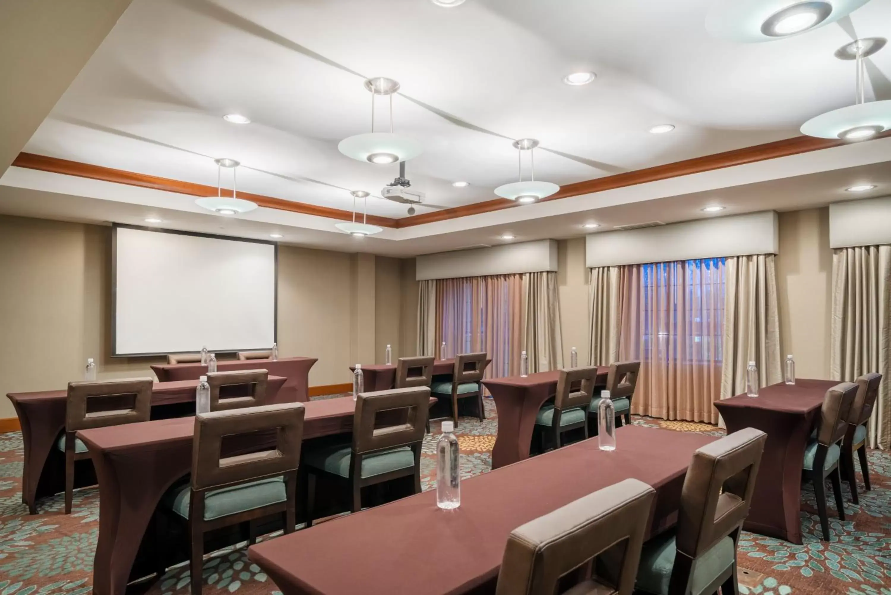 Meeting/conference room in Staybridge Suites Wilmington - Brandywine Valley, an IHG Hotel