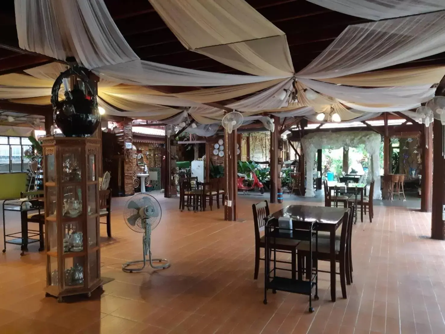 Restaurant/Places to Eat in Montri Resort Donmuang Bangkok