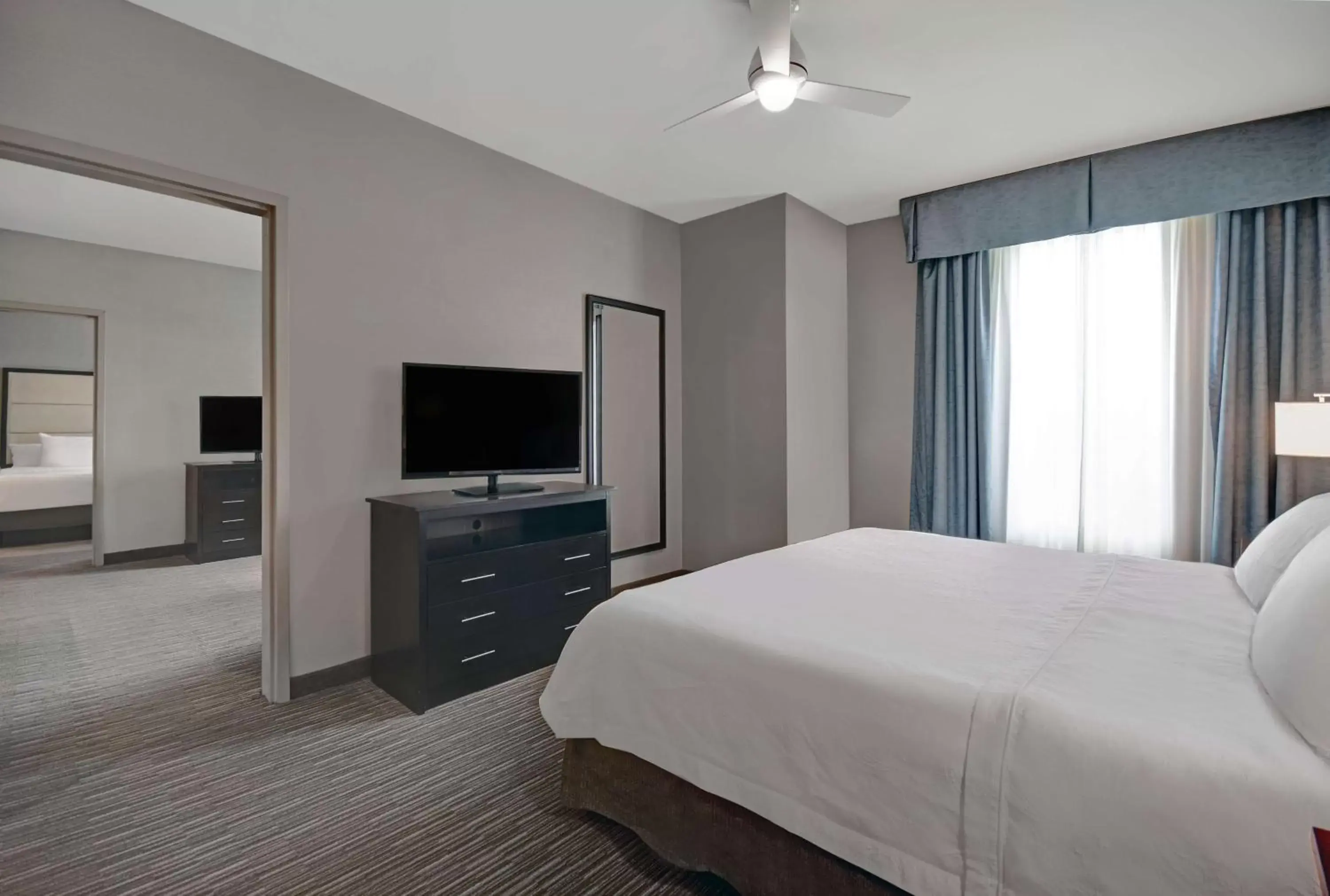 Bed, TV/Entertainment Center in Homewood Suites by Hilton Hamilton, NJ