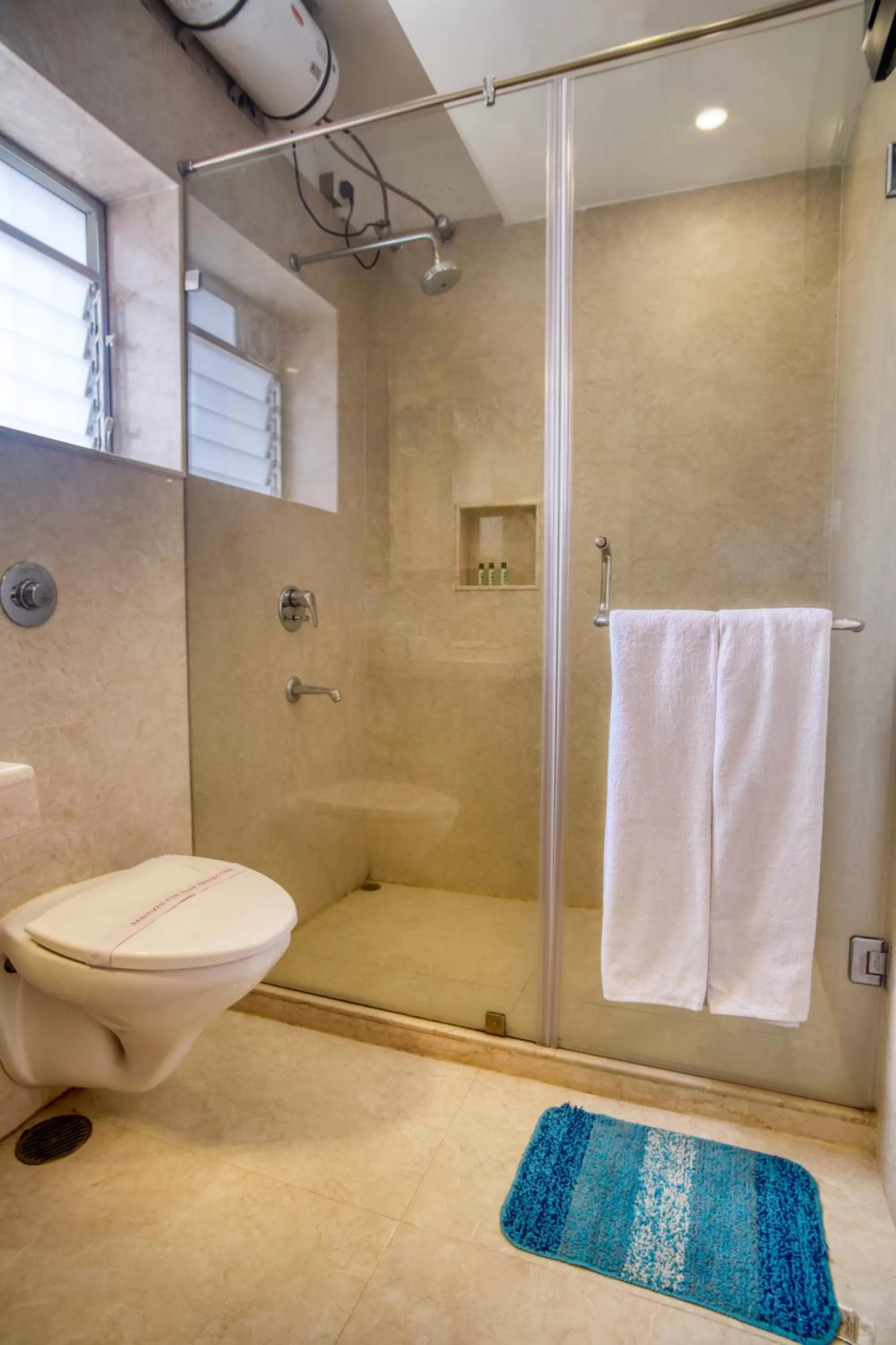 Shower in Roland Hotel