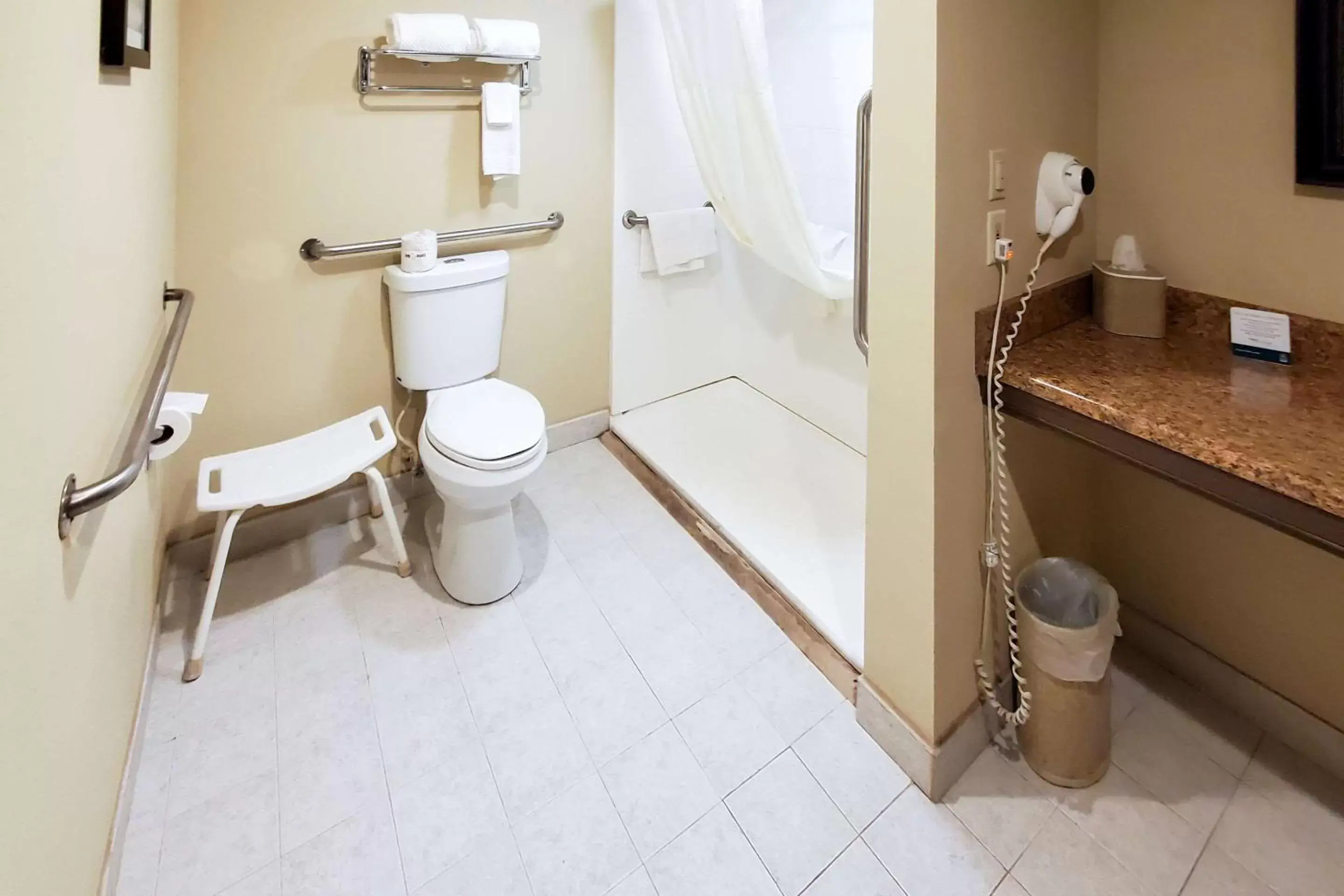 Bathroom in Quality Inn & Suites Quakertown-Allentown