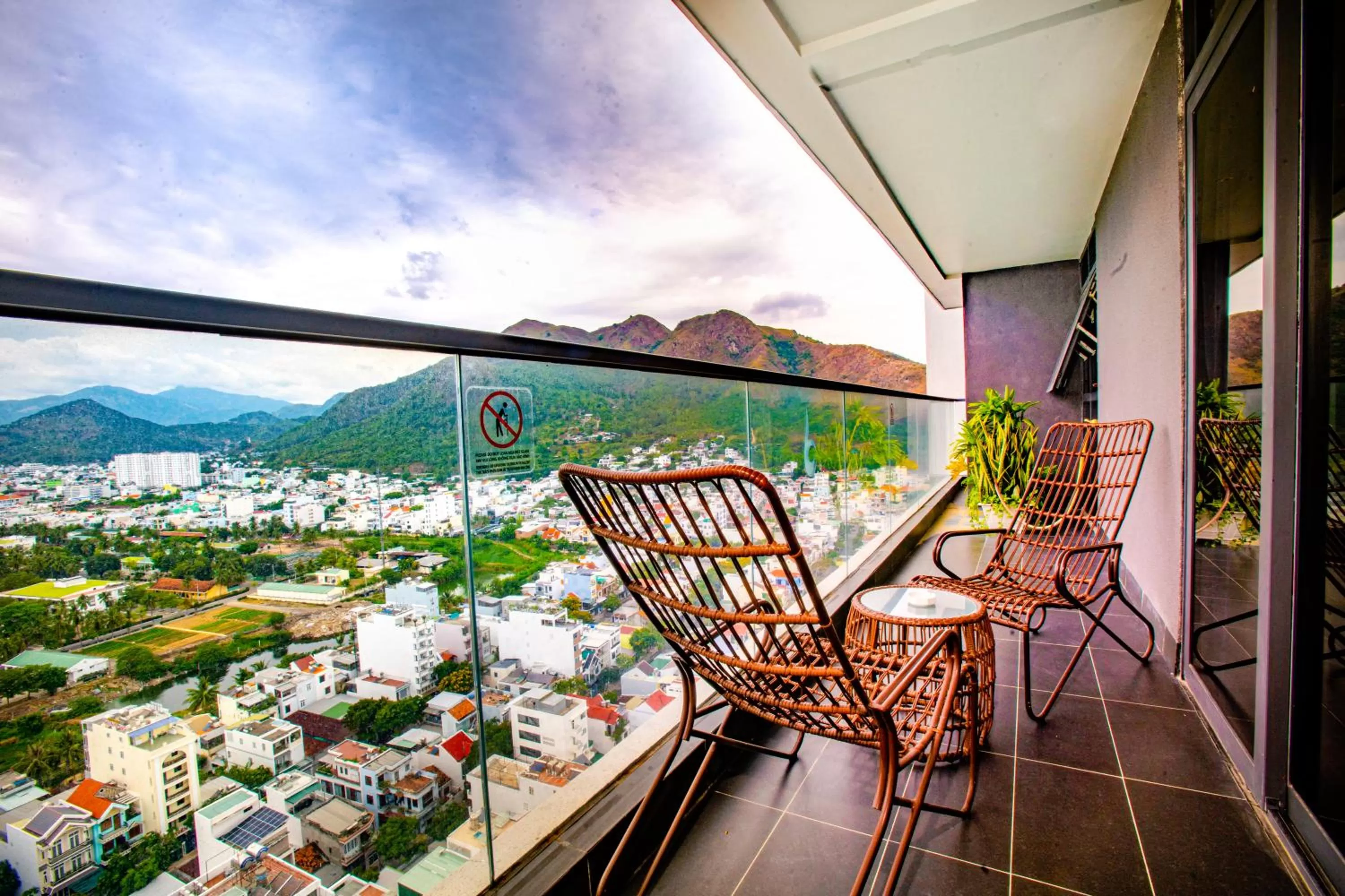 Superior Twin Room with Mountain View in Boton Blue Hotel & Spa