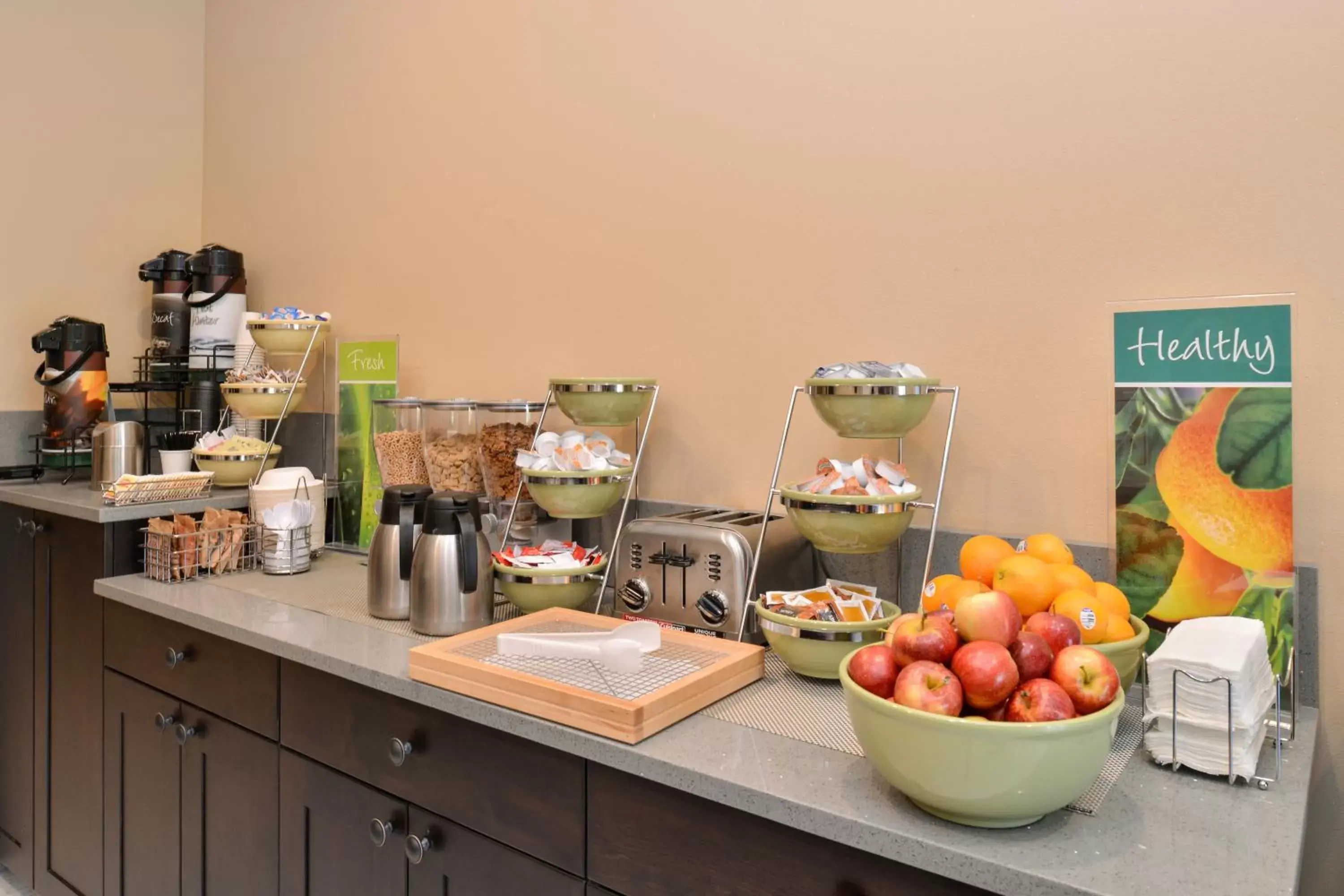 Continental breakfast in Quality Inn & Suites Tacoma - Seattle