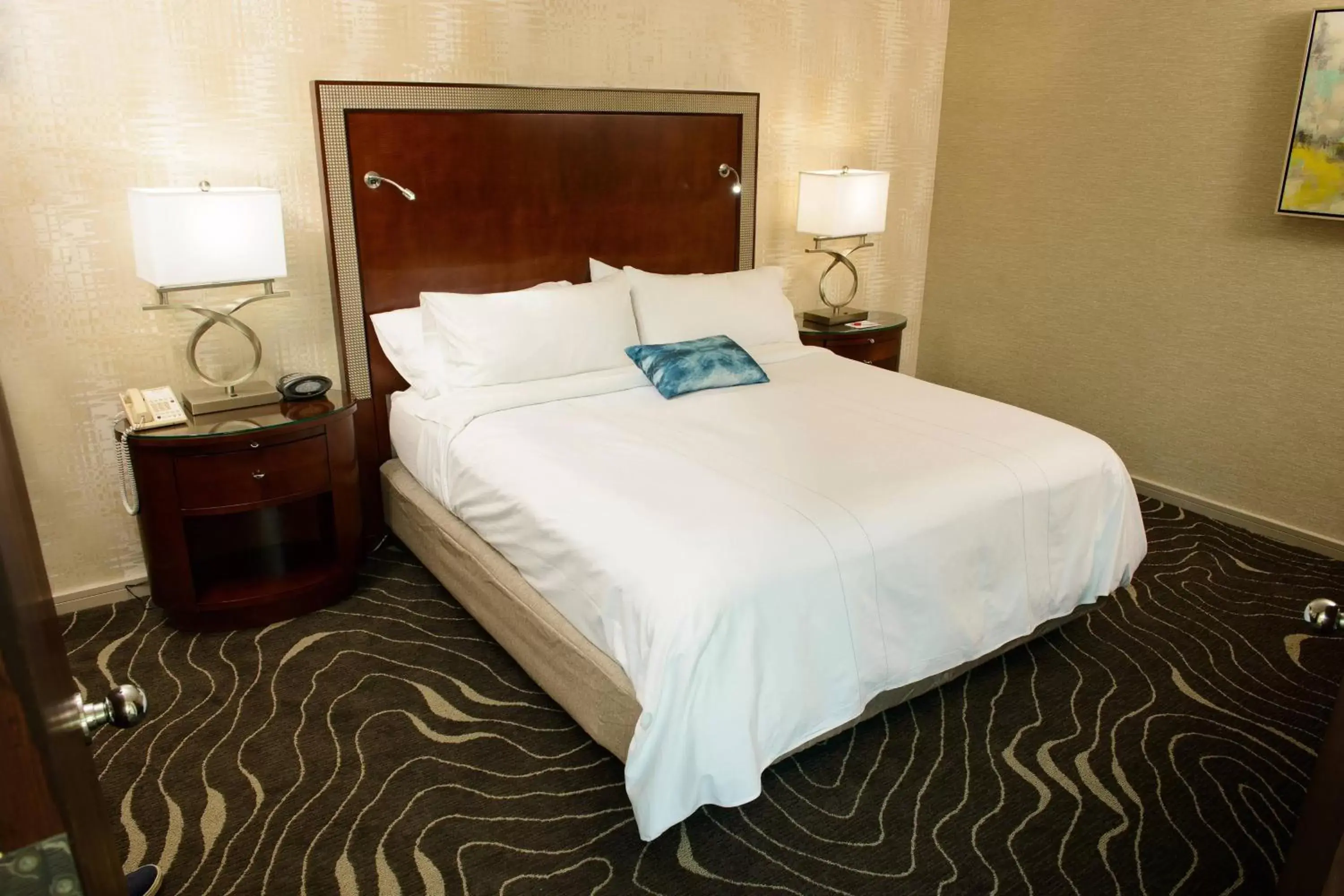 Bedroom, Bed in Rochester Marriott Mayo Clinic Area