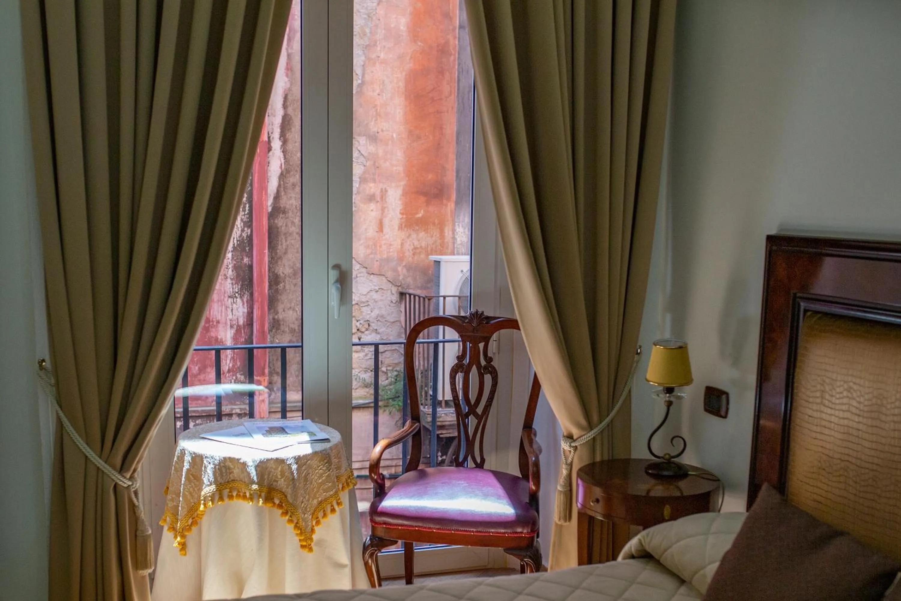 Seating area, Bed in Hotel Lanfipe Palace