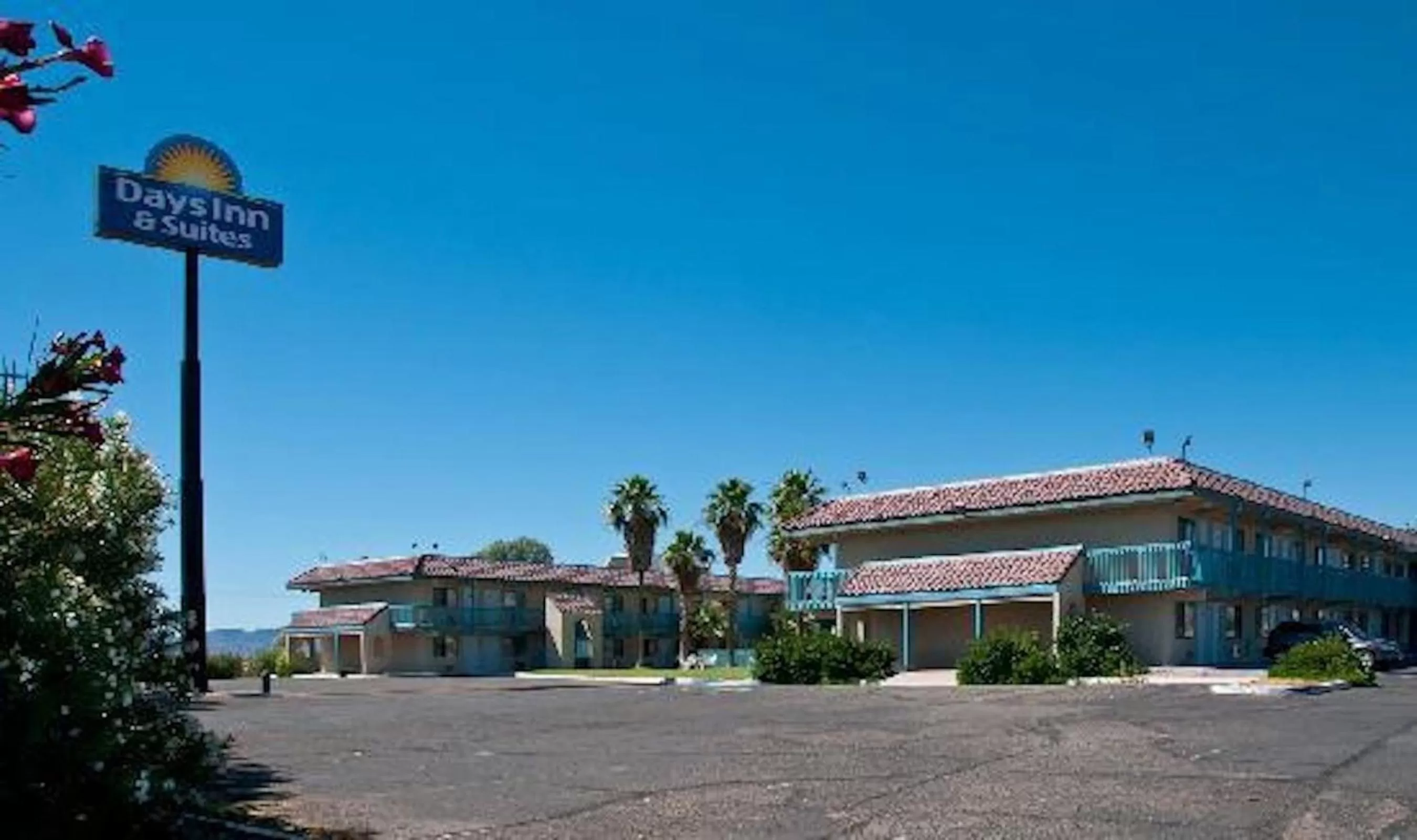 Facade/entrance in Days Inn & Suites by Wyndham Needles