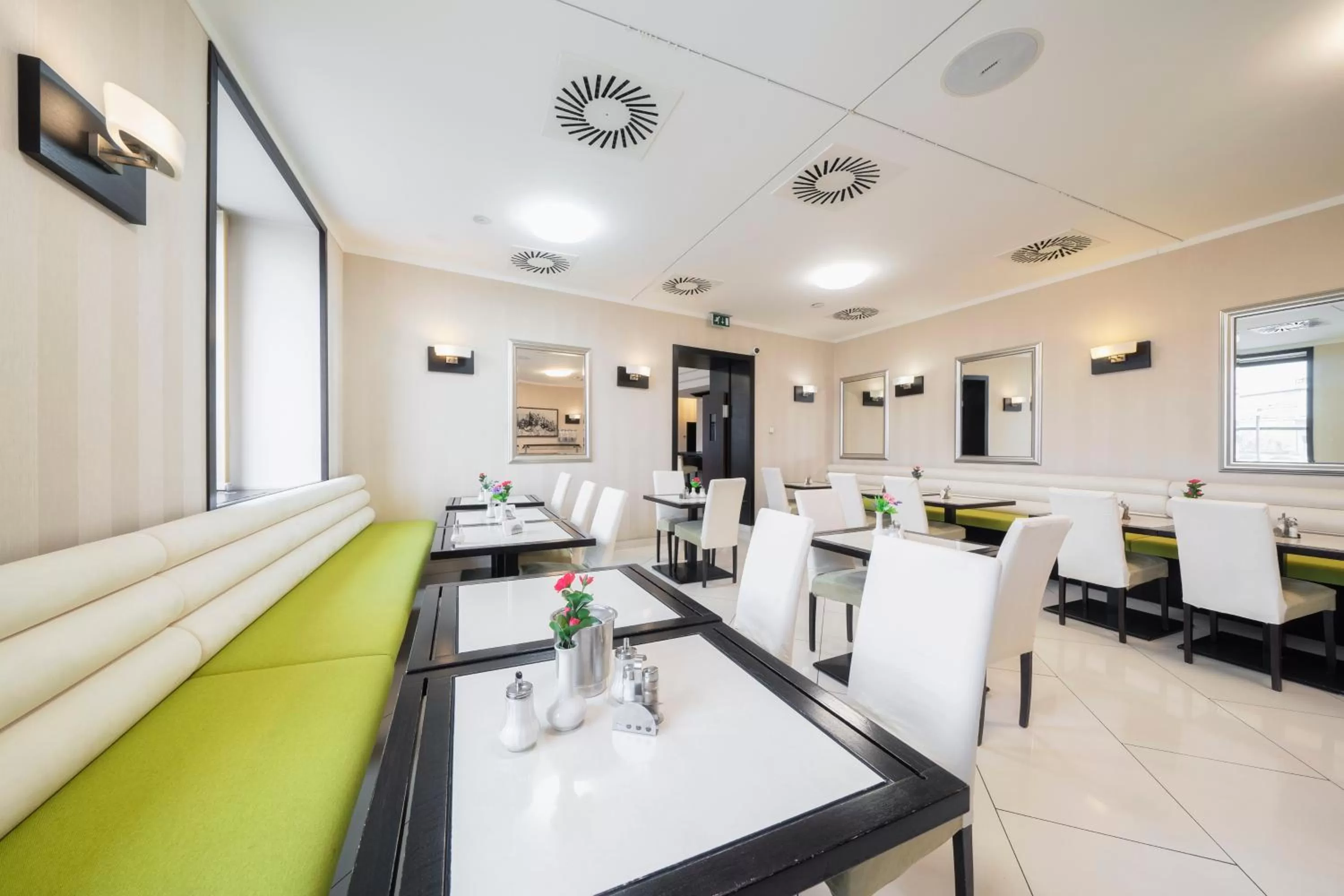 Restaurant/places to eat in Hotel Astory Plzeň