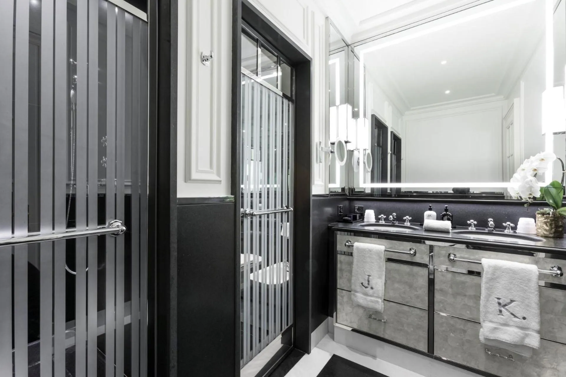 Bathroom in J.K. Place Paris