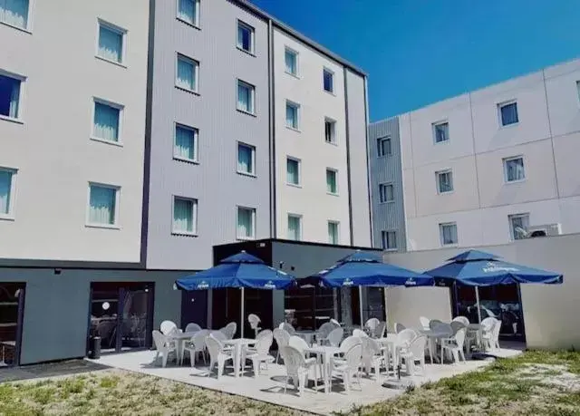 Balcony/Terrace, Restaurant/Places to Eat in ibis Budget Cognac