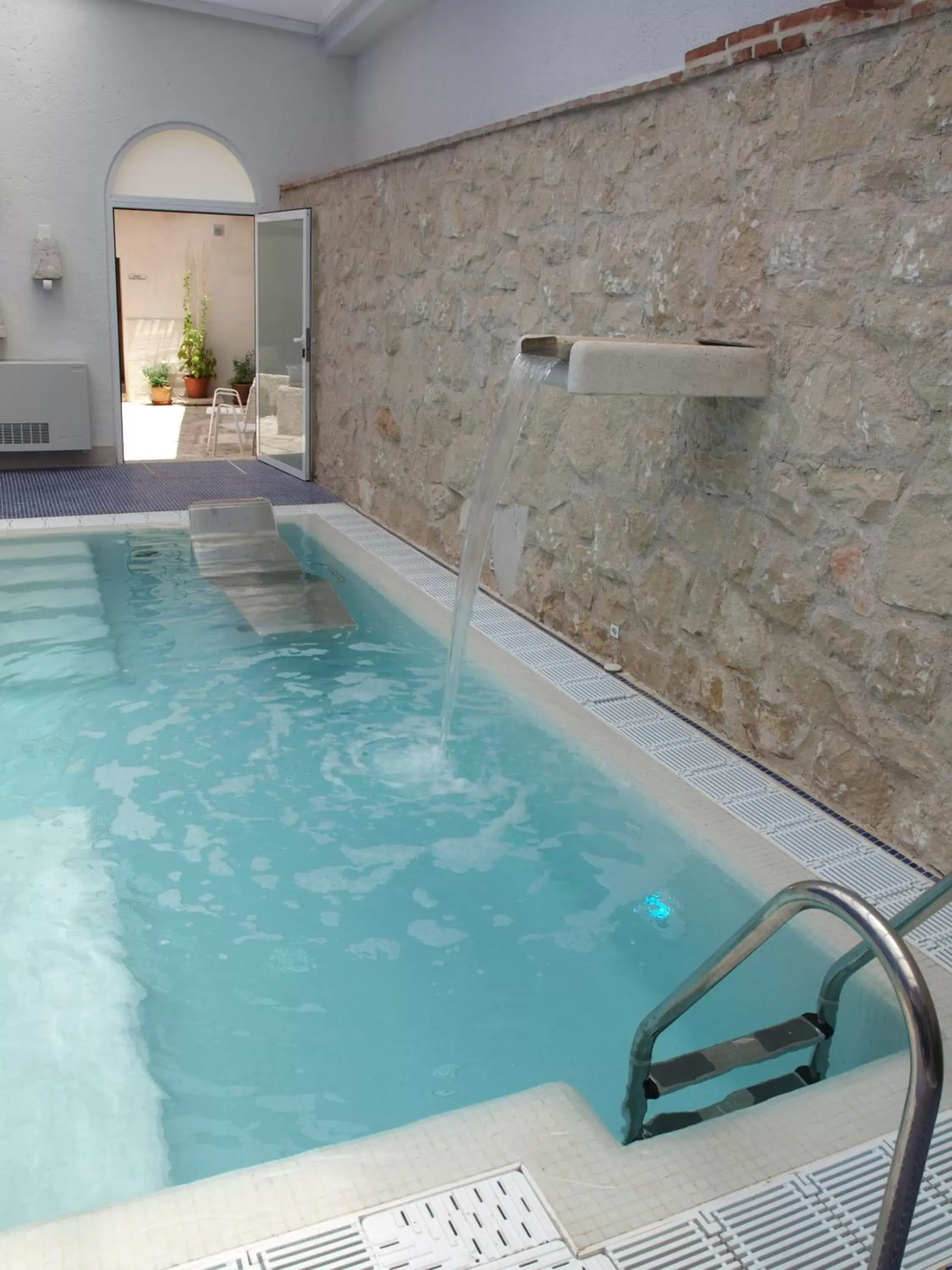 Swimming Pool in Hotel Spa La Casa Del Convento