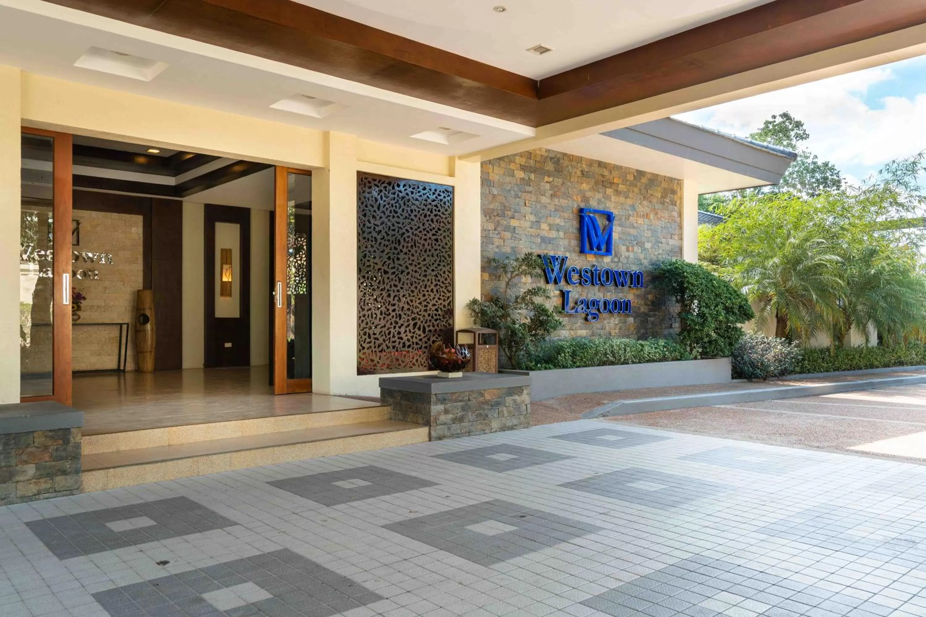 Facade/entrance in MO2 Lagoon Coron