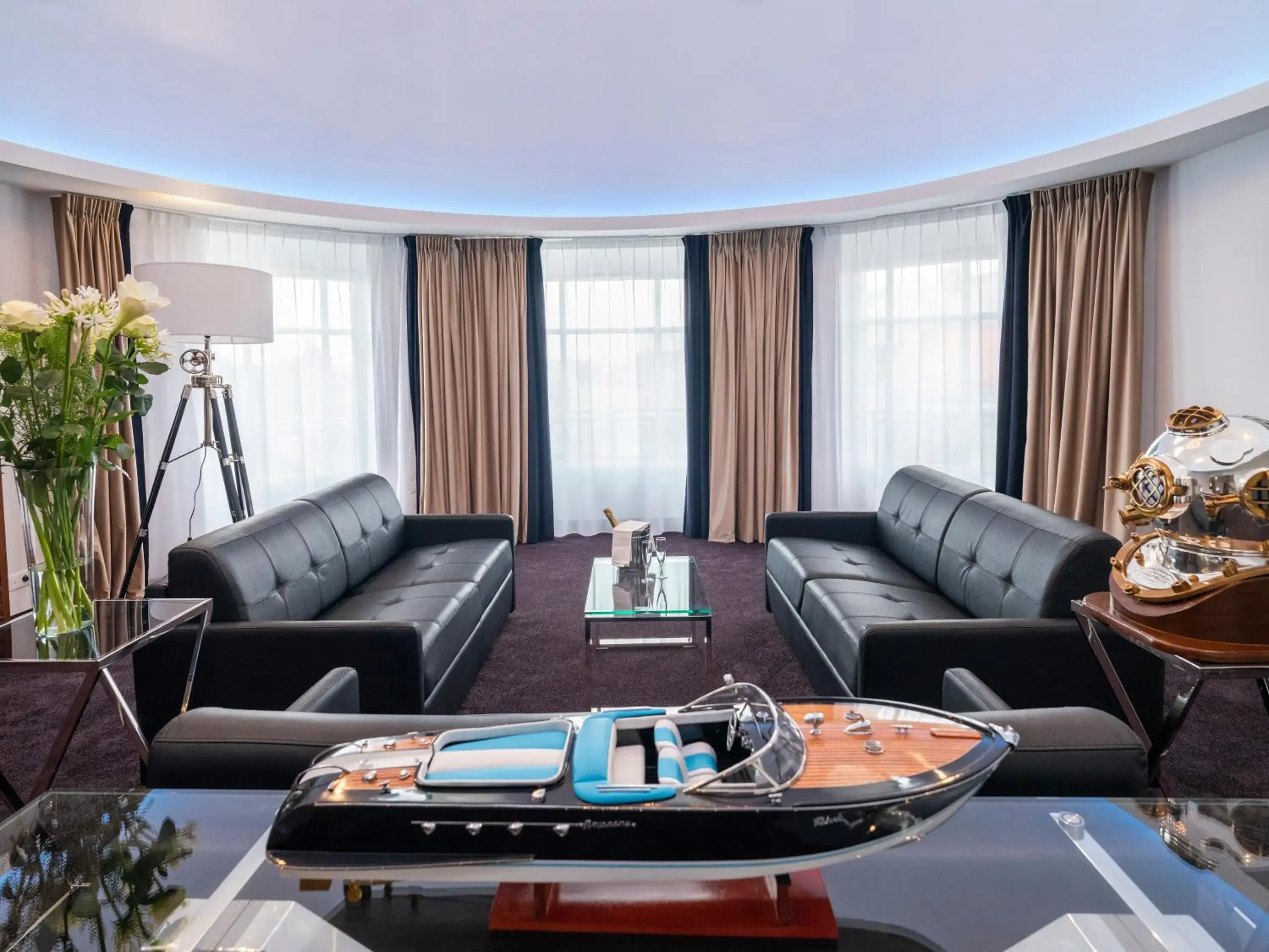 Presidential Suite with Harbor View in Westotel Le Pouliguen Presidential Suite with Harbor View in Westotel Le Pouliguen