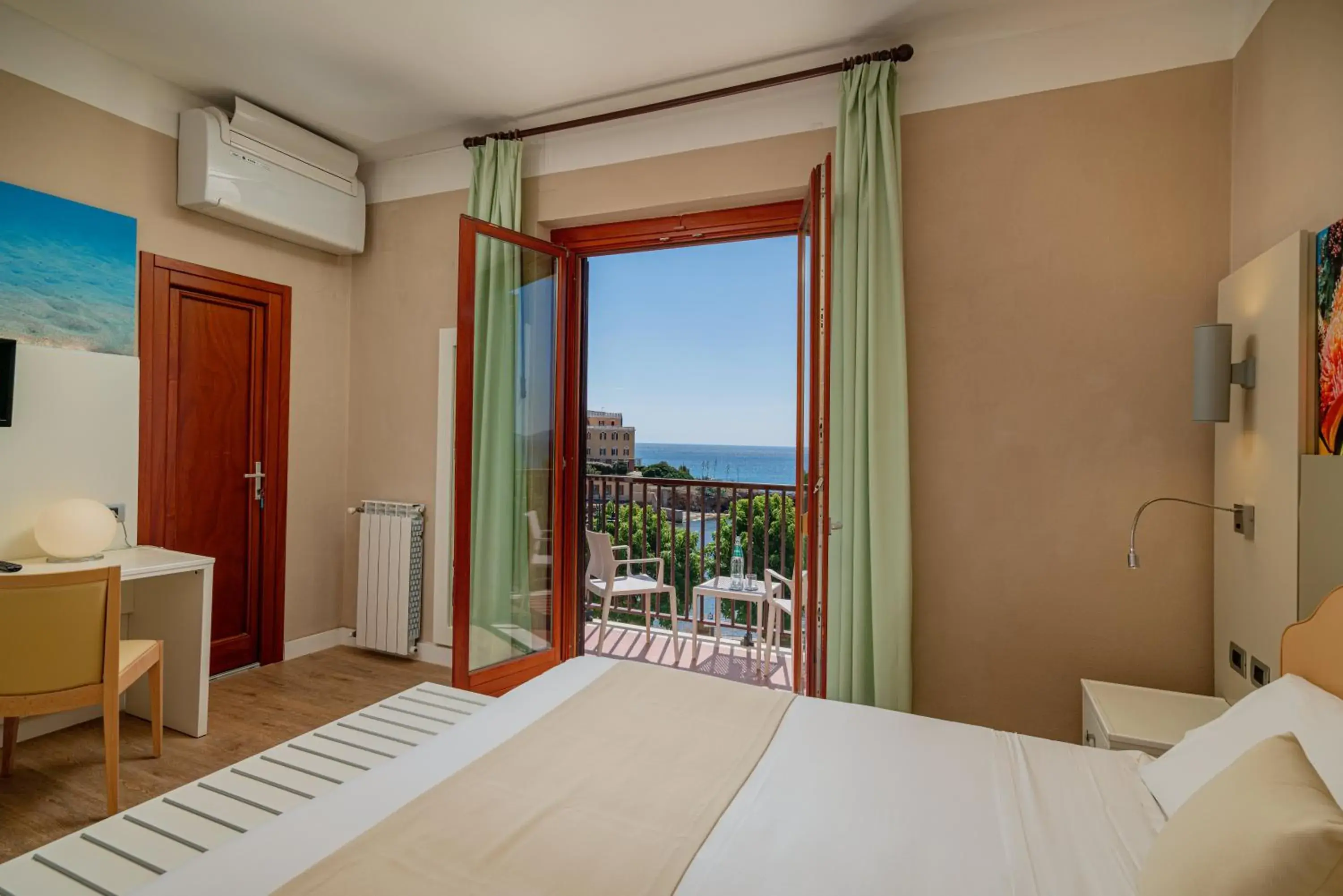 Bedroom in Hotel El Balear