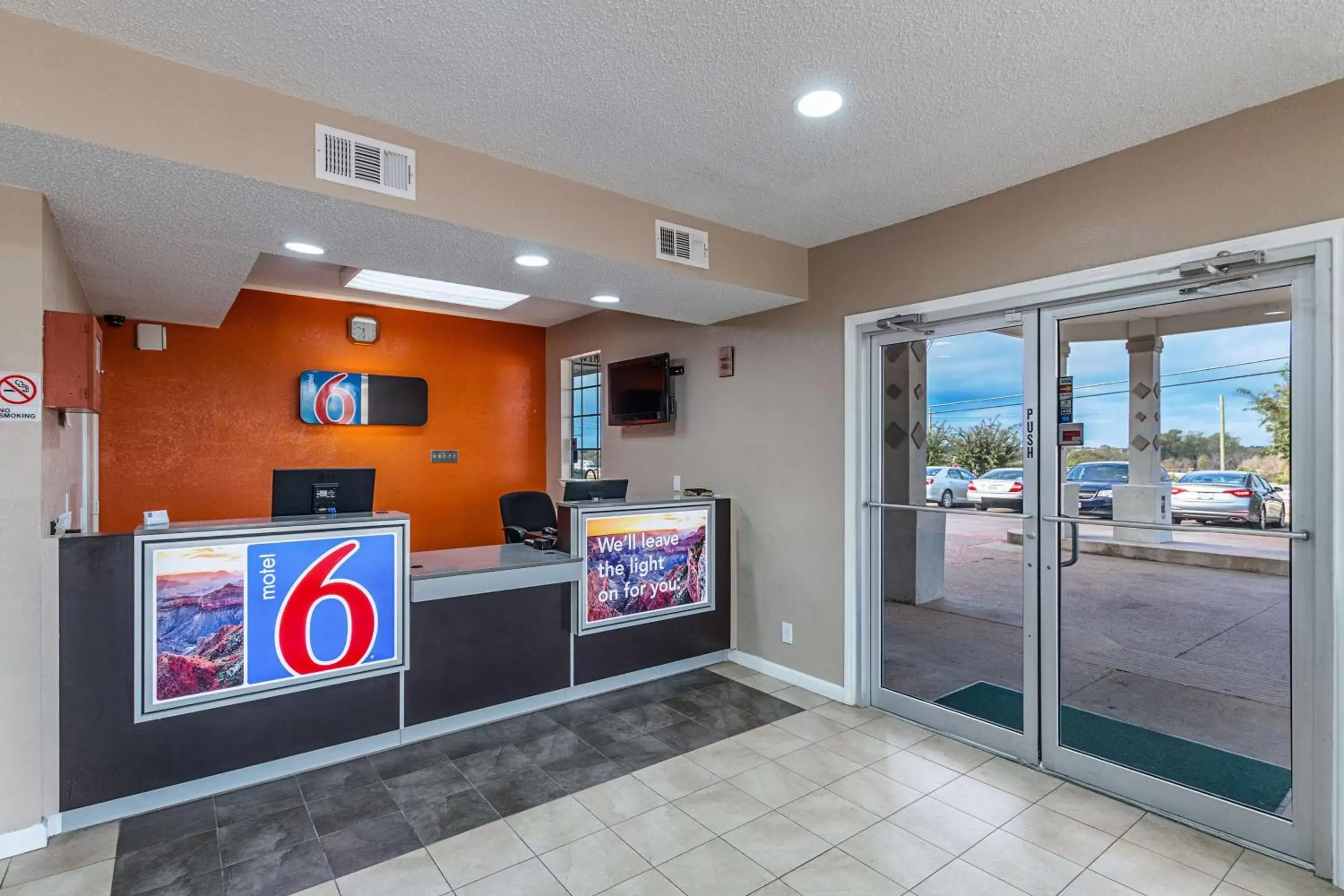 Communal lounge/ TV room in Motel 6-Waxahachie, TX