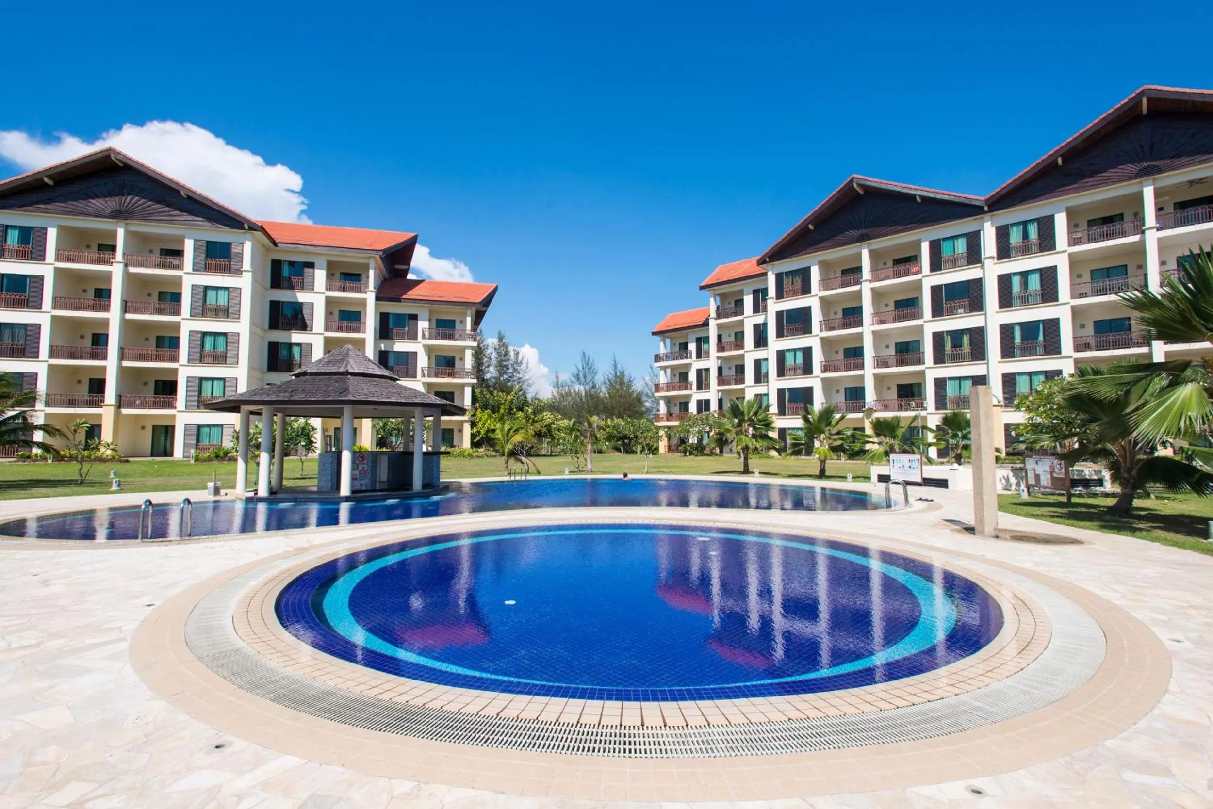 Swimming pool in Sabah Beach Villas & Suites