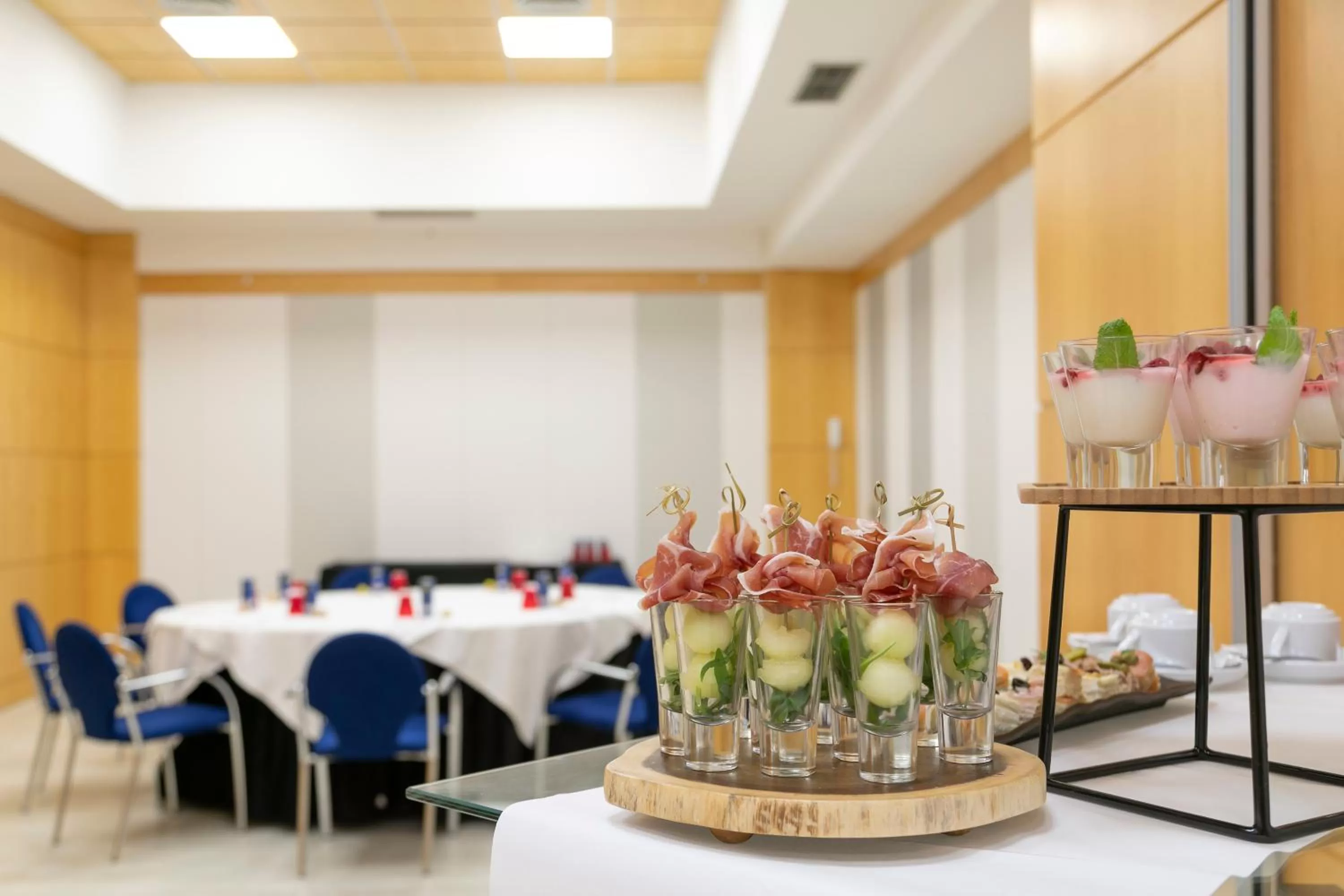 Food and drinks in Sol Port Cambrils Hotel