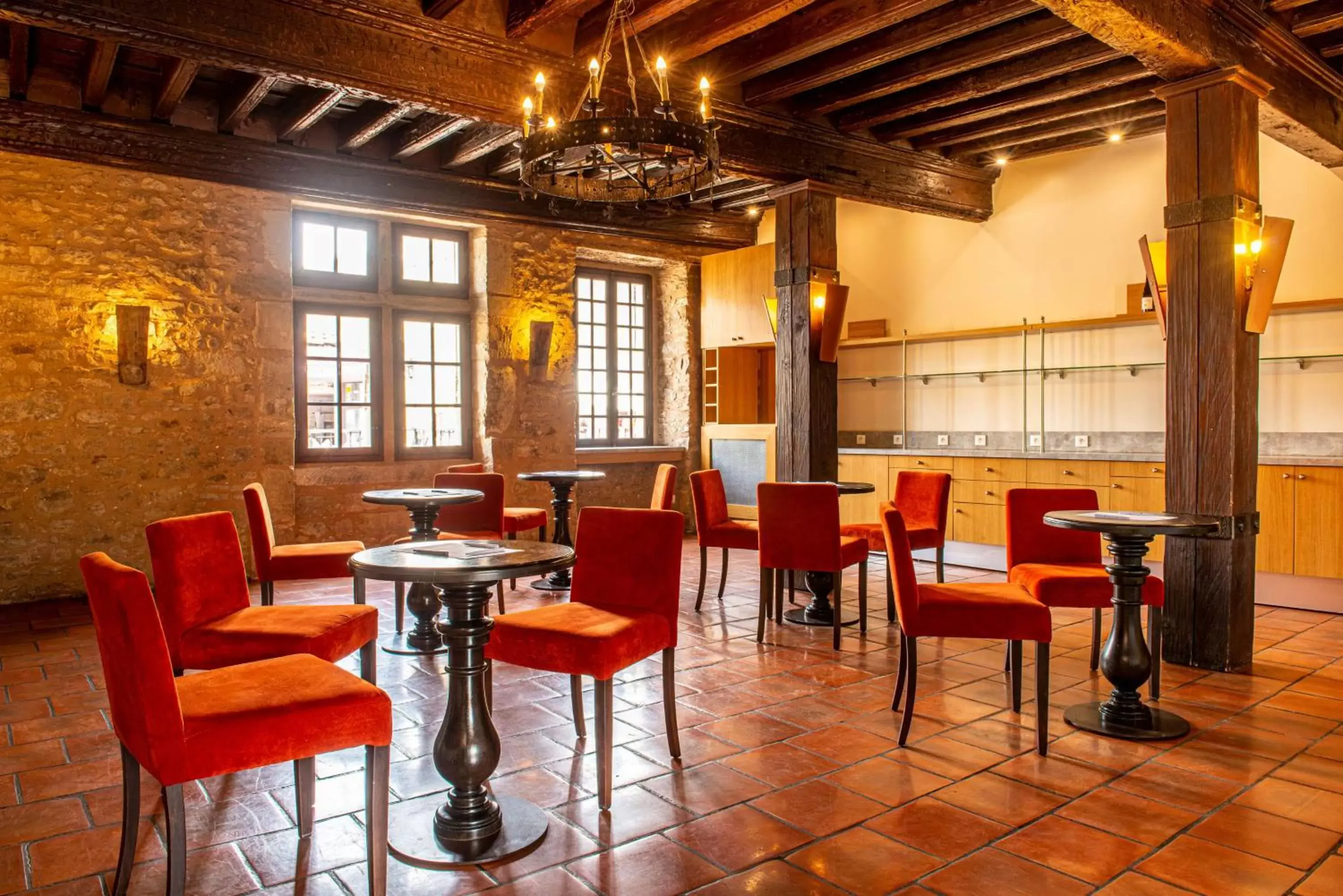 On site, Restaurant/Places to Eat in Hôtel Le Donjon - Cœur de La Cité Médiévale