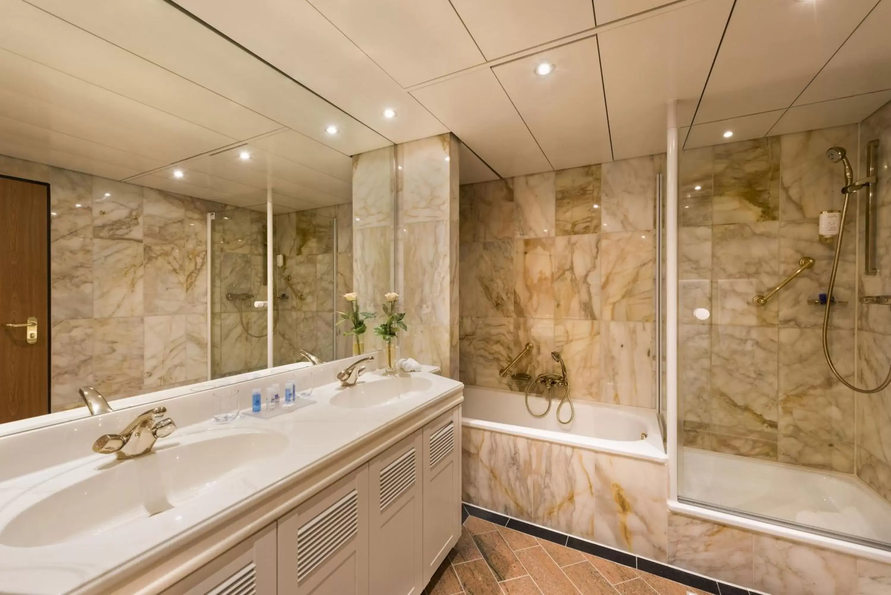 Shower, Bathroom in Maritim Hotel Stuttgart