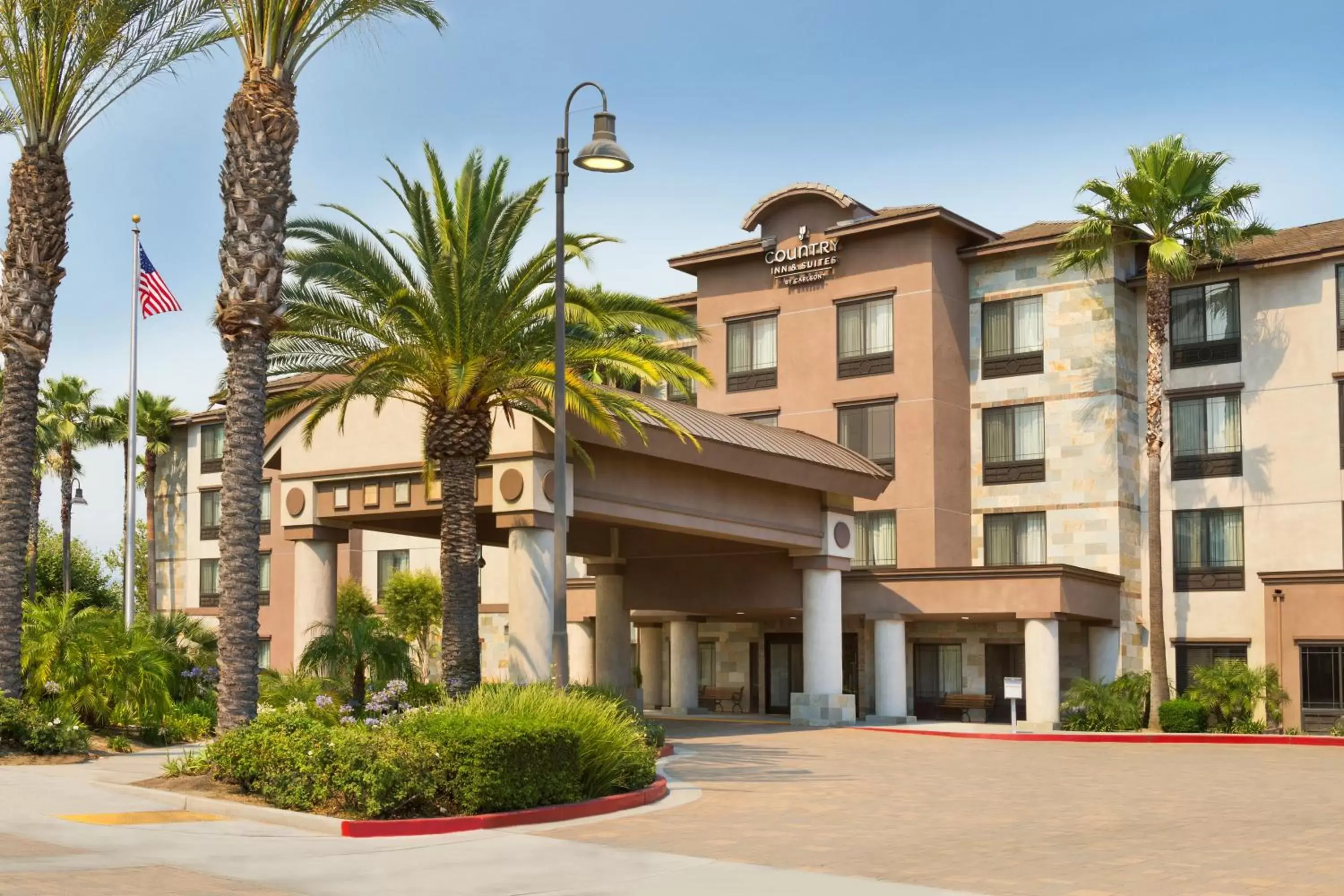 Facade/Entrance in Country Inn & Suites by Radisson, Ontario at Ontario Mills, CA