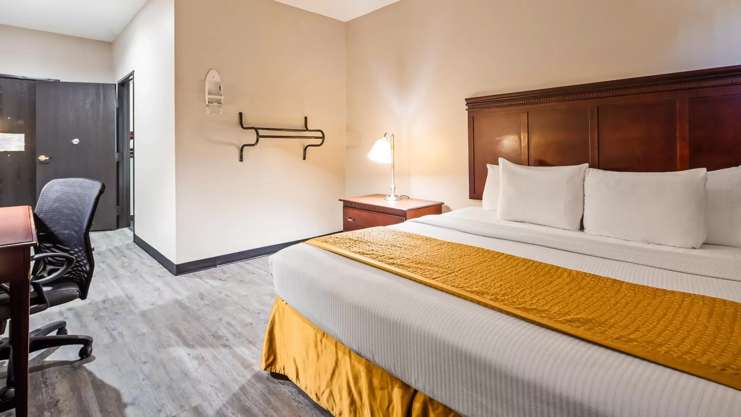 Bedroom, Bed in SureStay Hotel by Best Western Orange