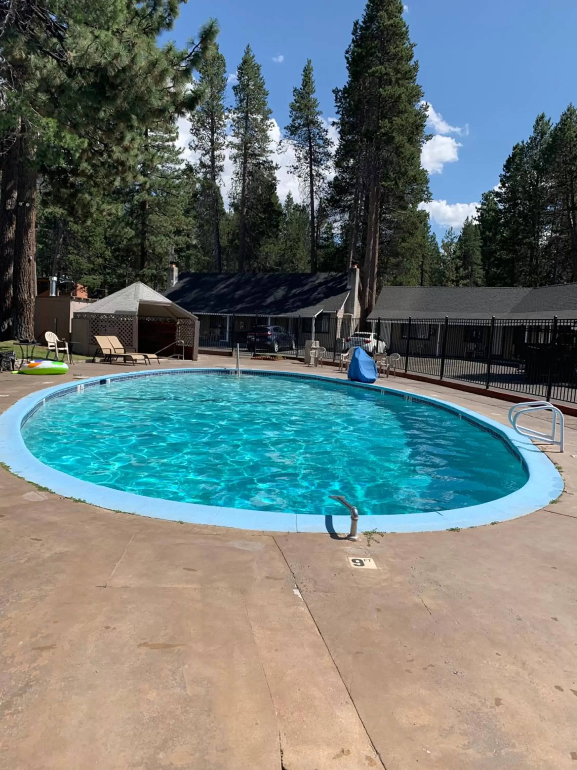 Swimming Pool in Tahoe Hacienda Inn