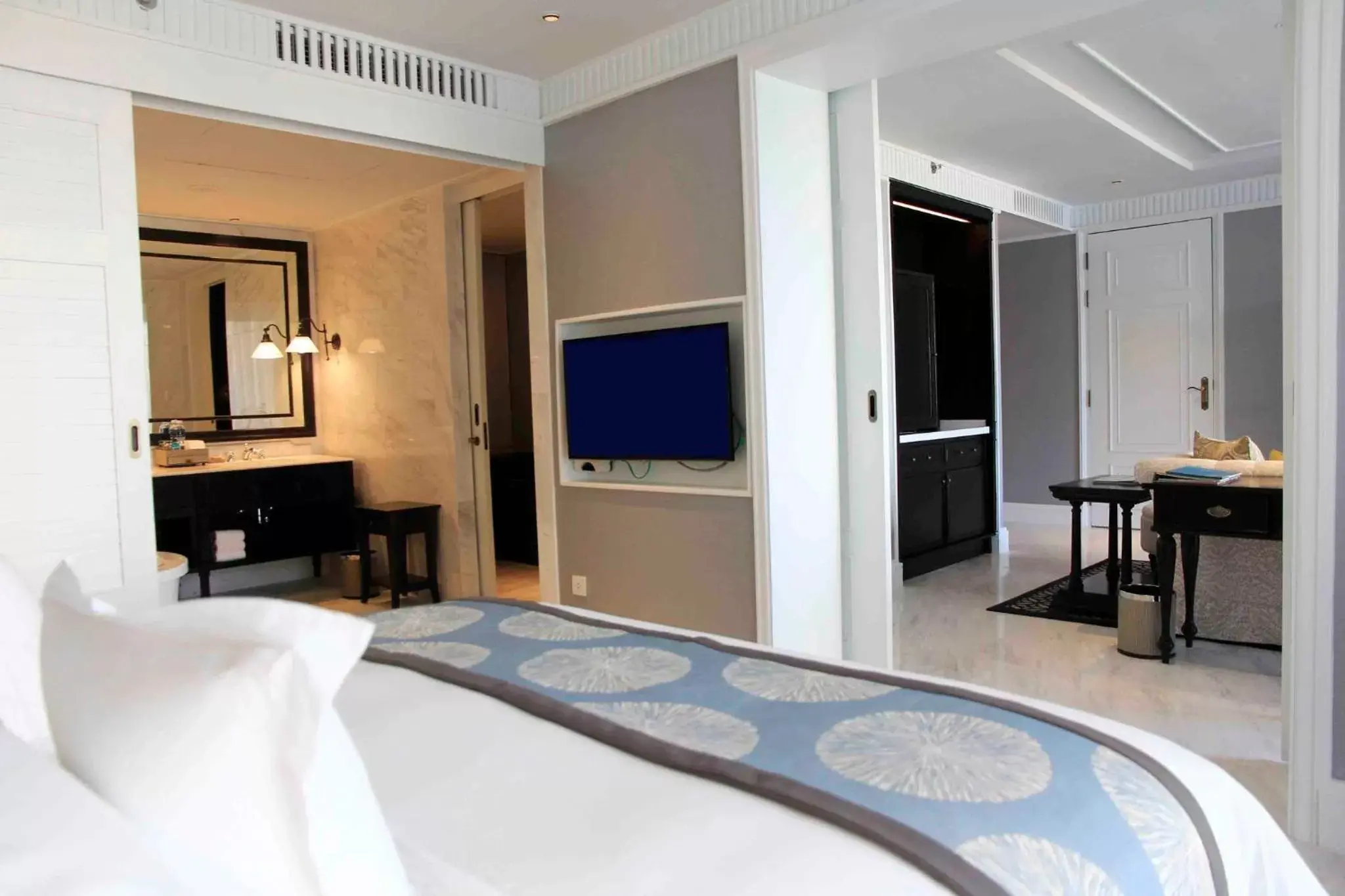 Photo of the whole room, TV/Entertainment Center in InterContinental Hua Hin Resort, an IHG Hotel