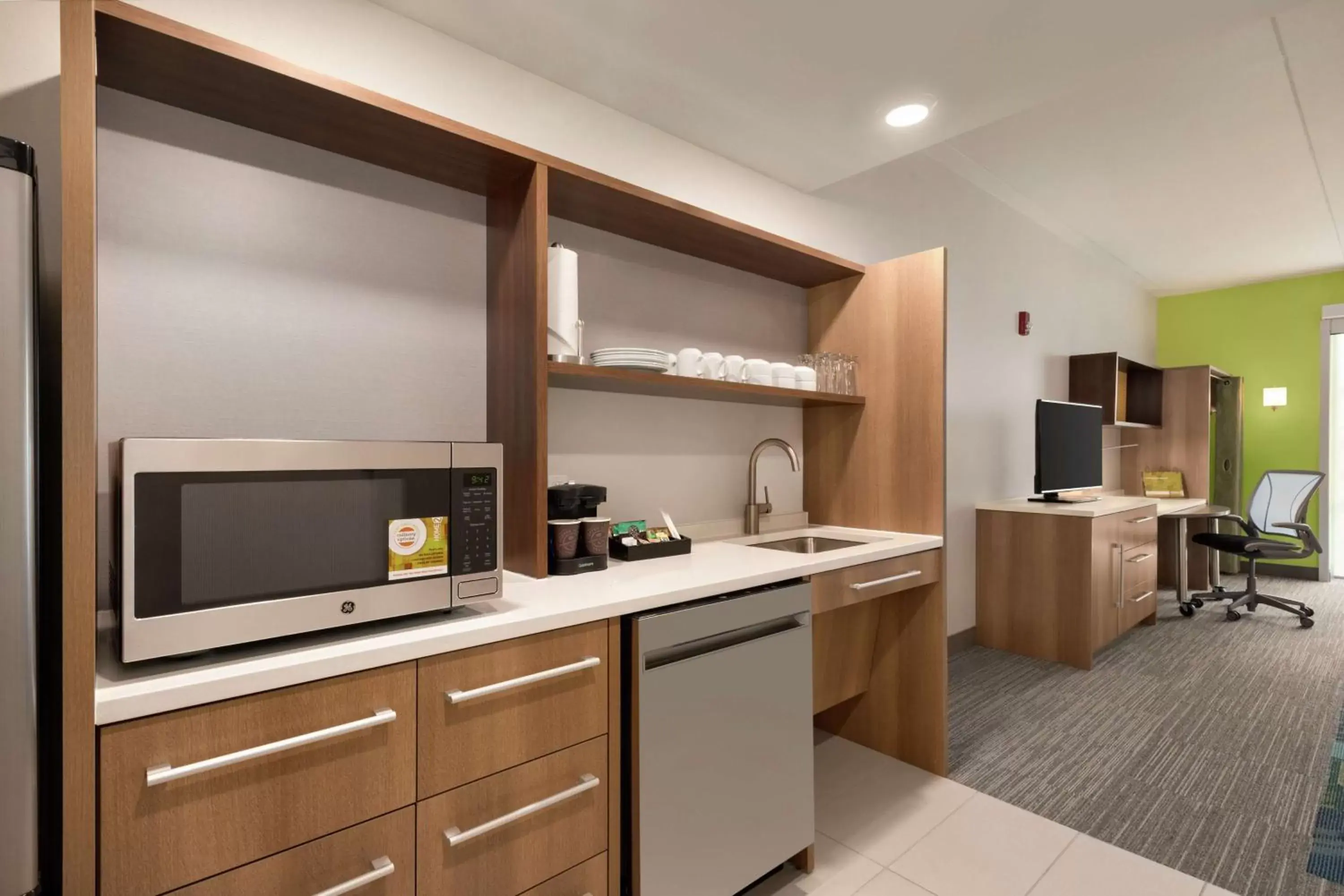 Bedroom, Kitchen/Kitchenette in Home2 Suites By Hilton Dayton/Beavercreek, Oh