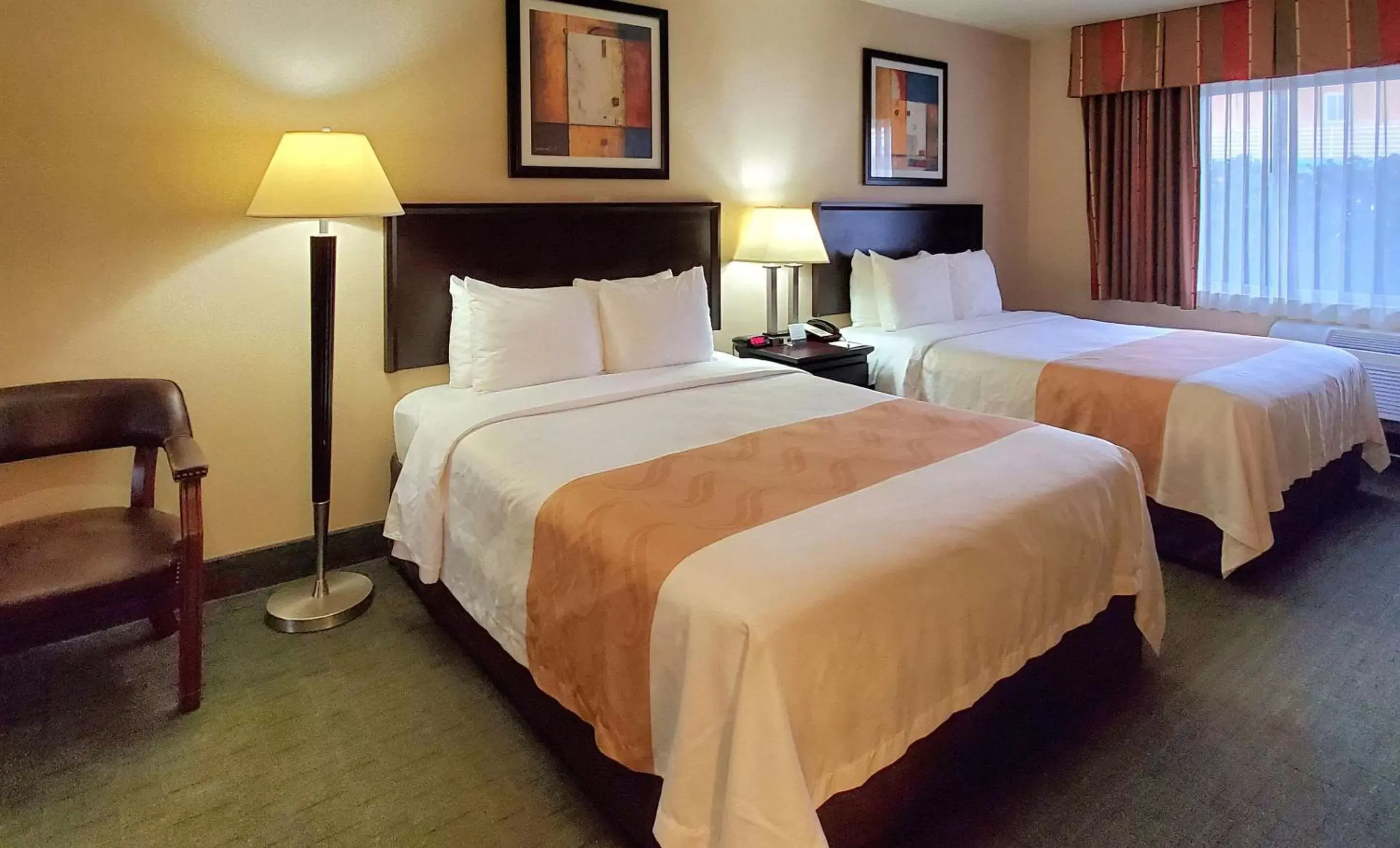 Bedroom, Bed in Quality Inn & Suites Anaheim at the Park