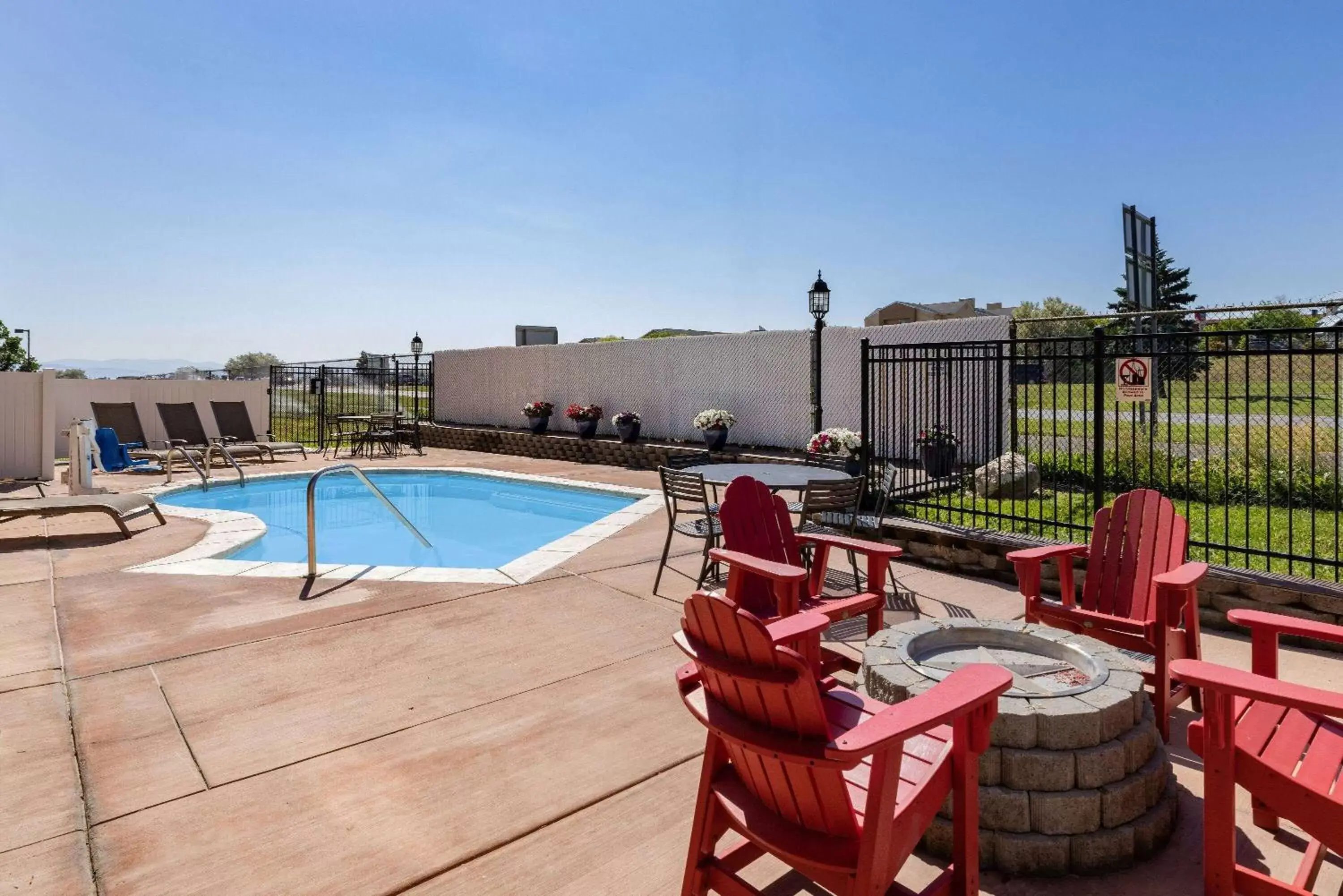 Pool view, Swimming Pool in La Quinta by Wyndham Helena