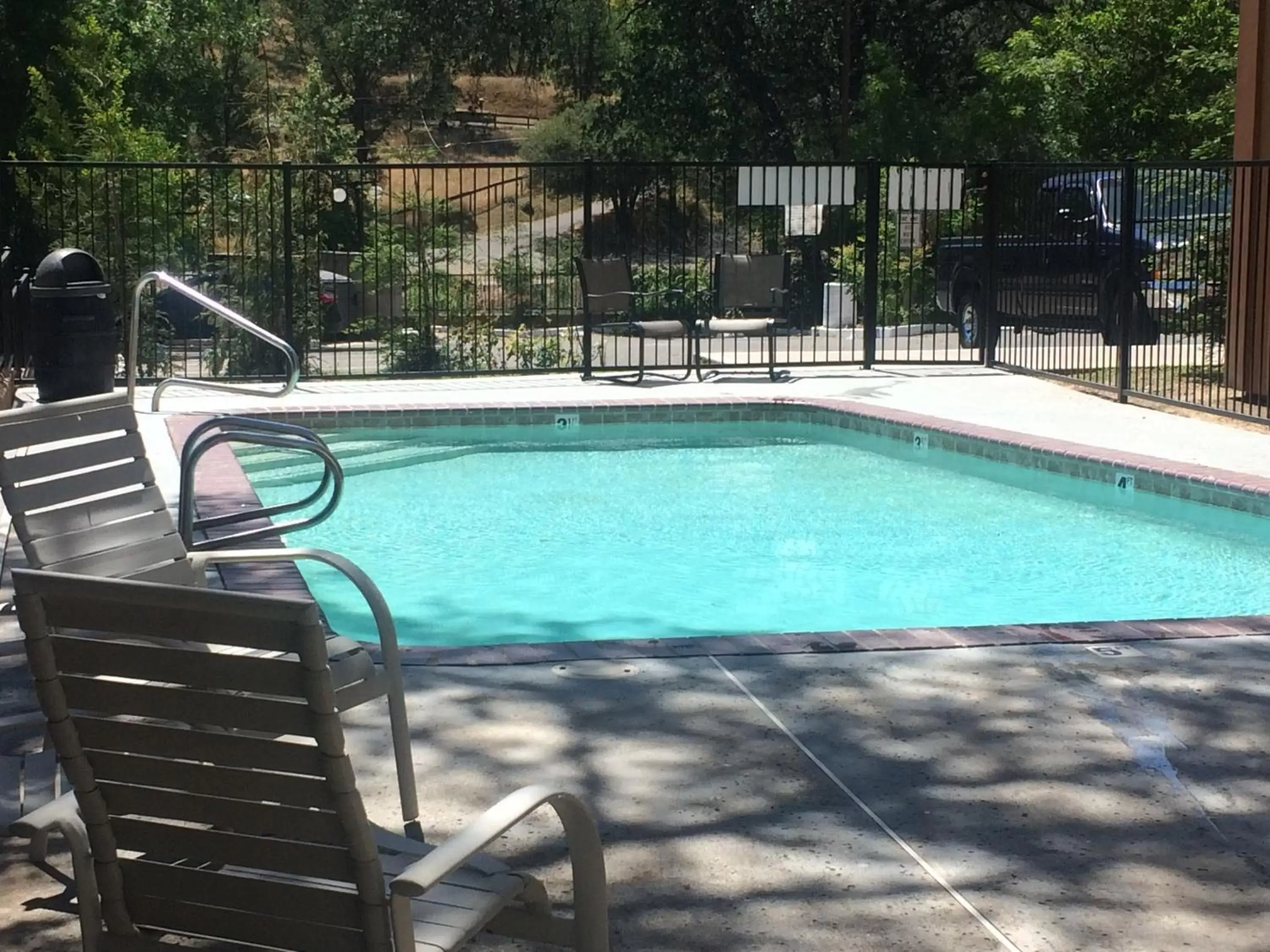 Swimming Pool in The Monarch Inn