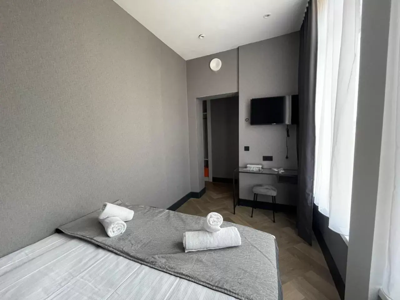 Area and facilities, Bed in H3 Hotel Rotterdam City Center