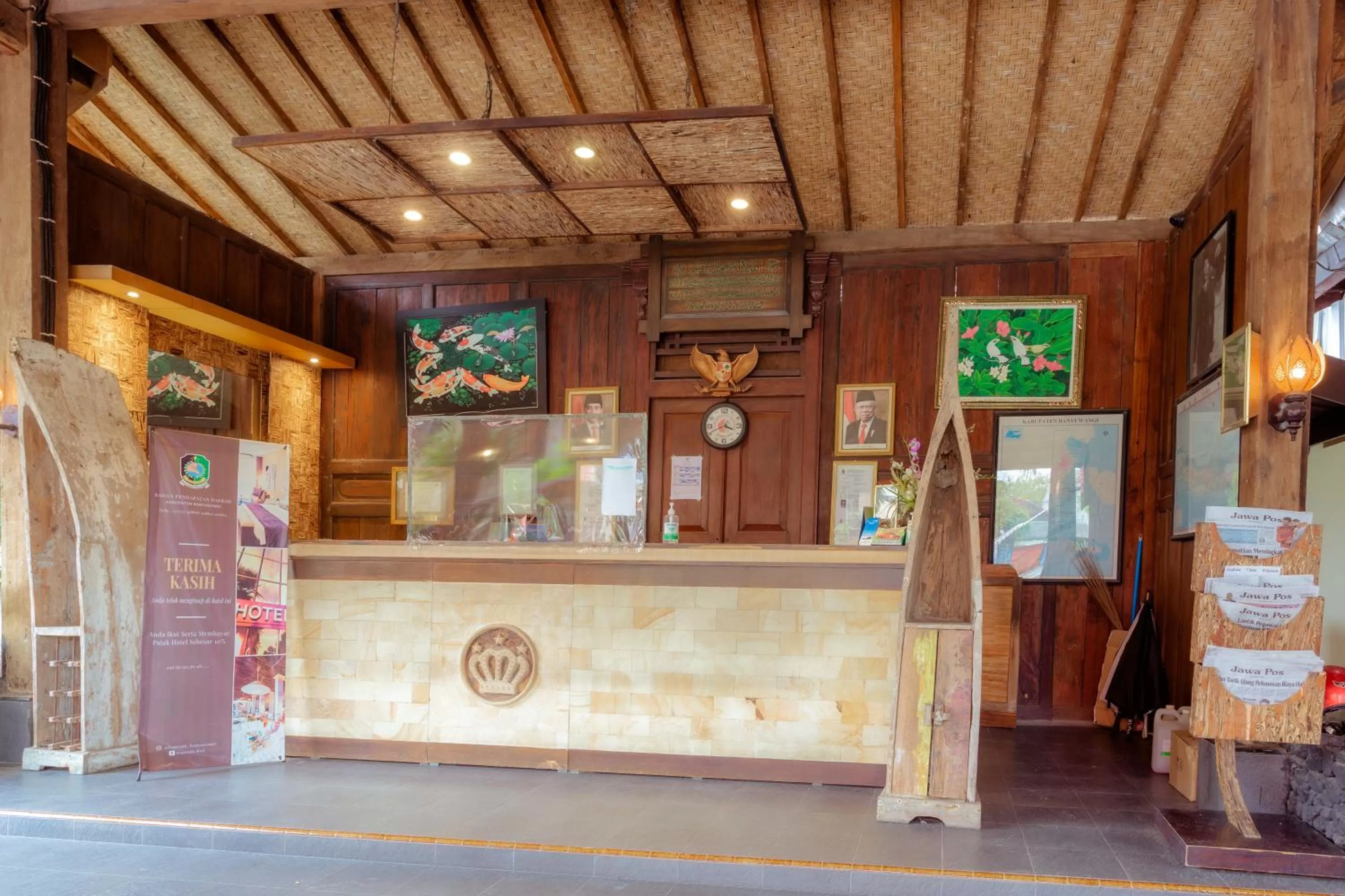 Lobby or reception in Hotel Mahkota Plengkung by ecommerceloka