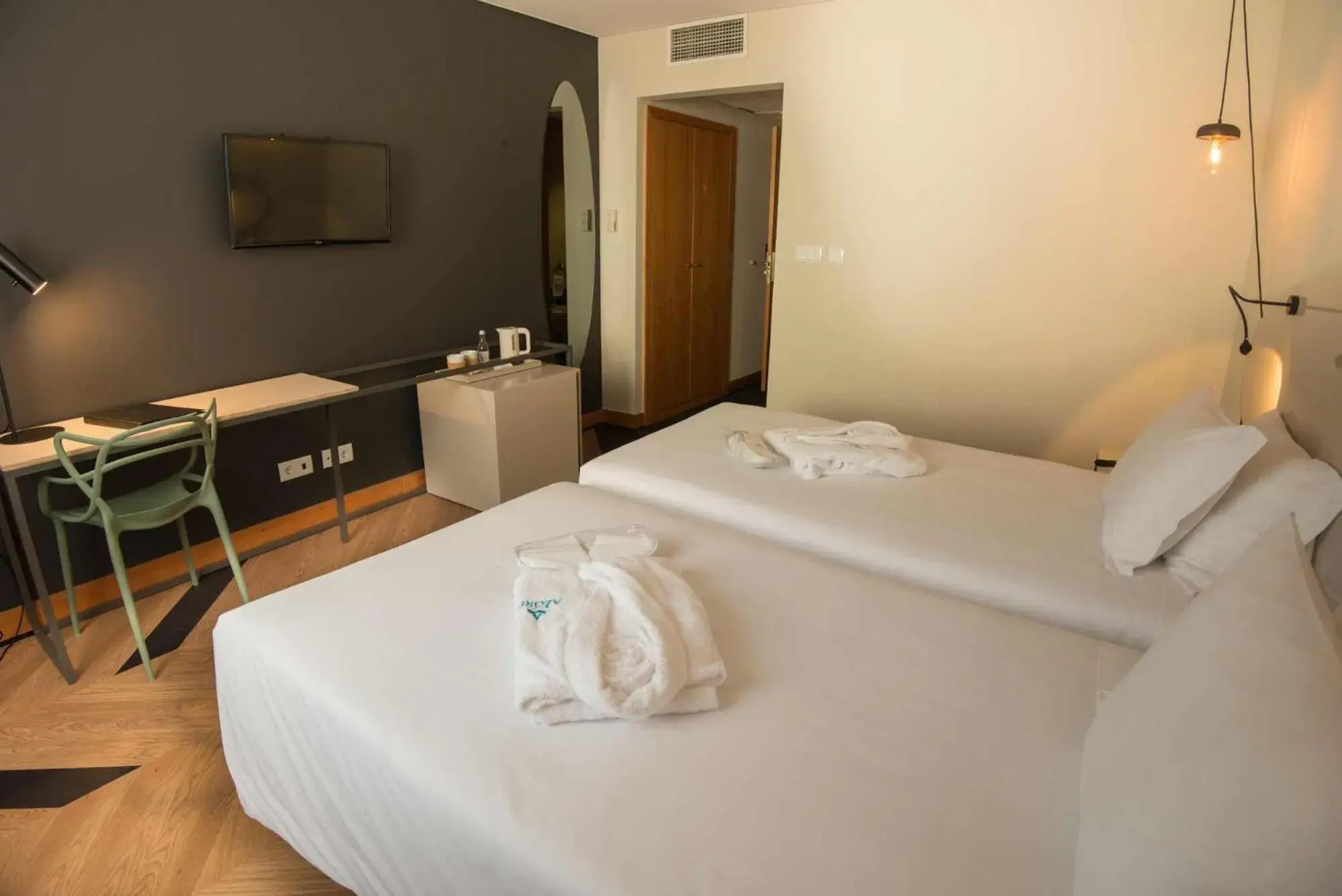 Bedroom, Bed in Azoris Angra Garden – Plaza Hotel