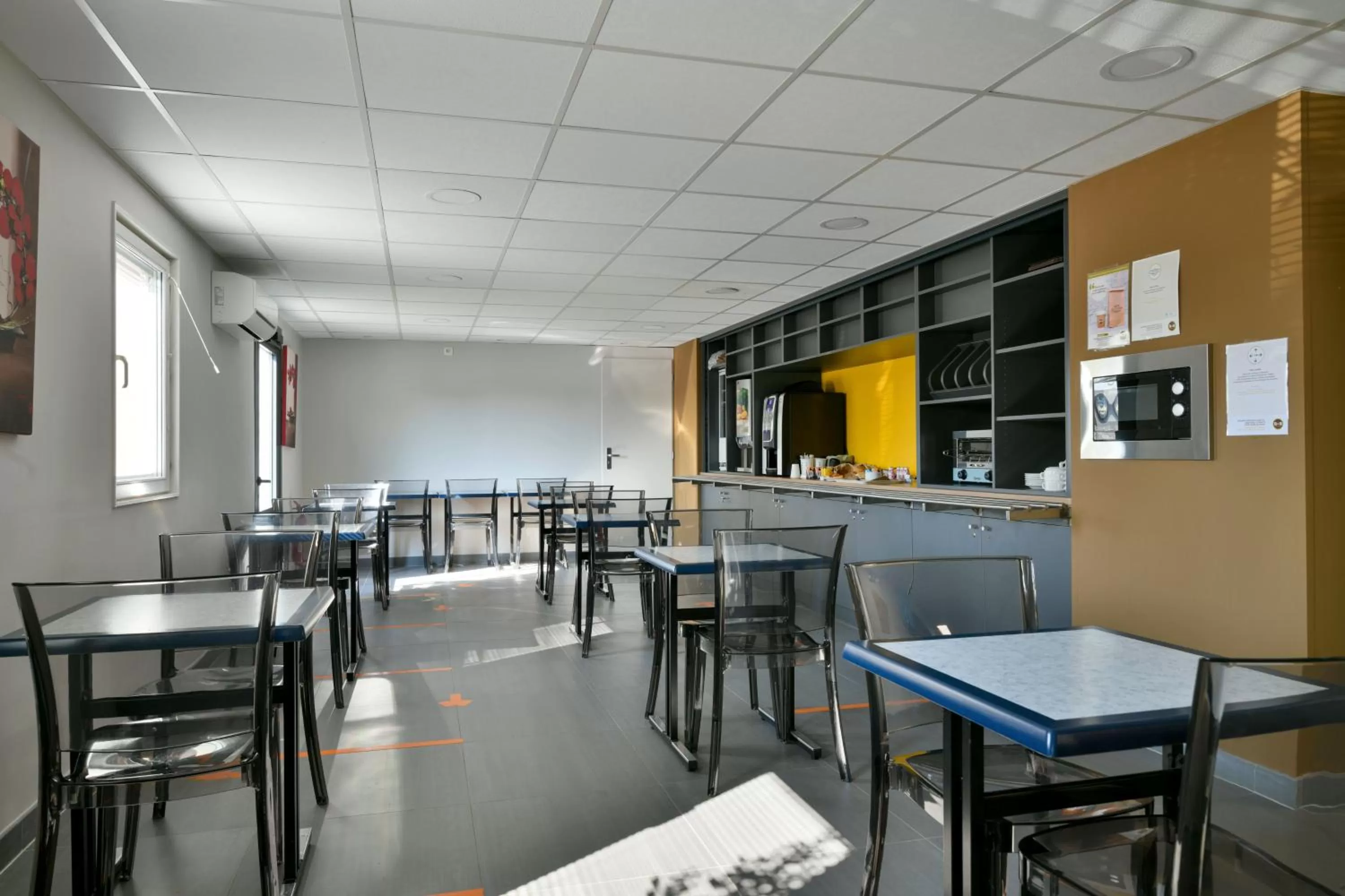 Buffet breakfast in B&B HOTEL Bollène