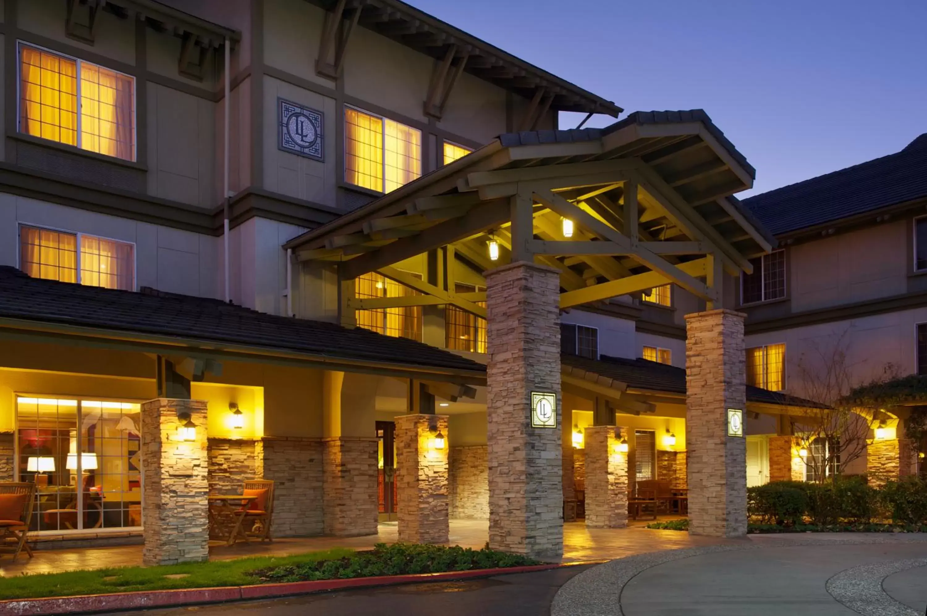 Facade/Entrance in Larkspur Landing Roseville-An All-Suite Hotel