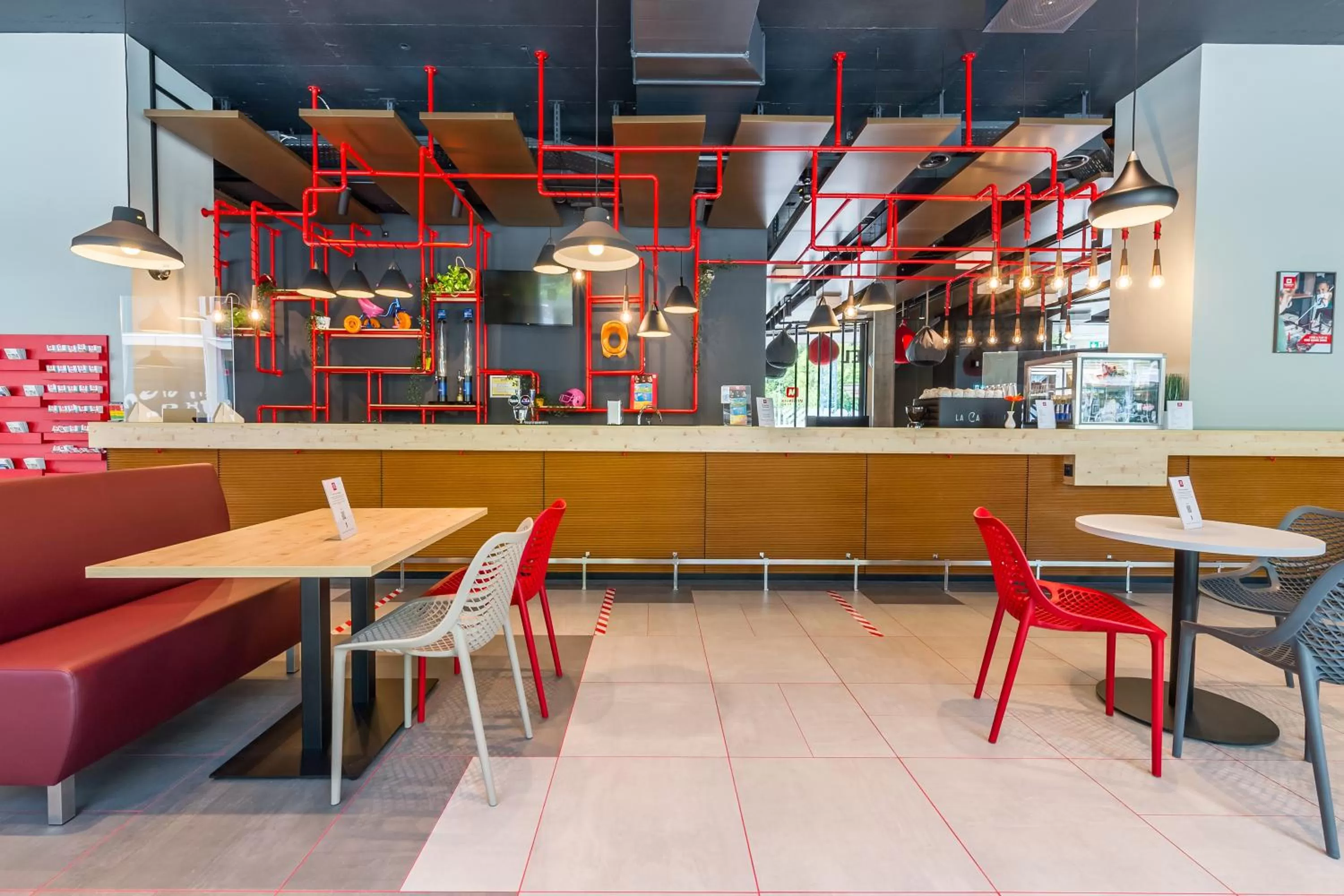 Lounge or bar, Restaurant/Places to Eat in MEININGER Hotel Zürich Greencity