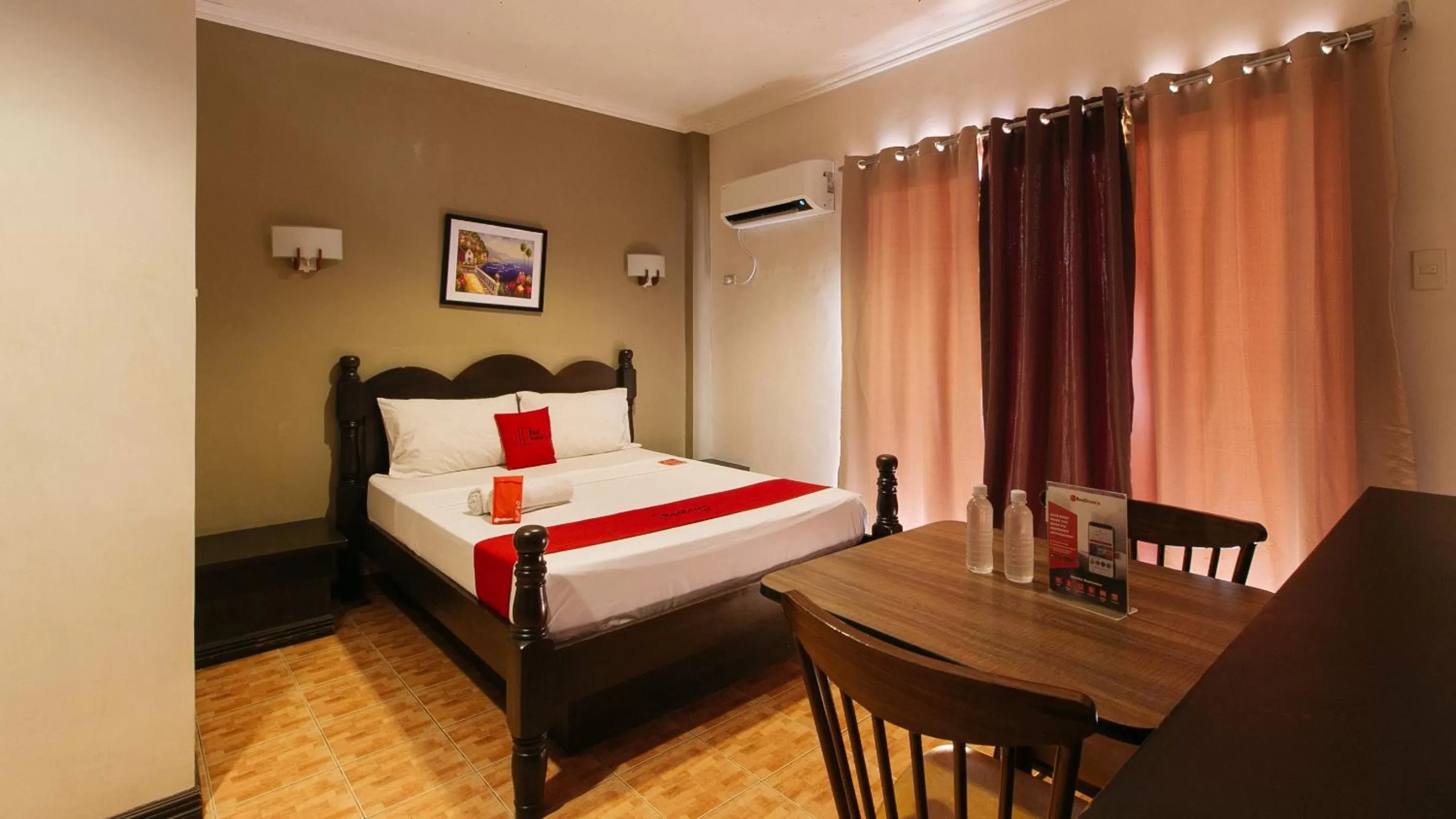 Bedroom in RedDoorz at KM 50 Aguinaldo Highway Tagaytay - Vaccinated Staff