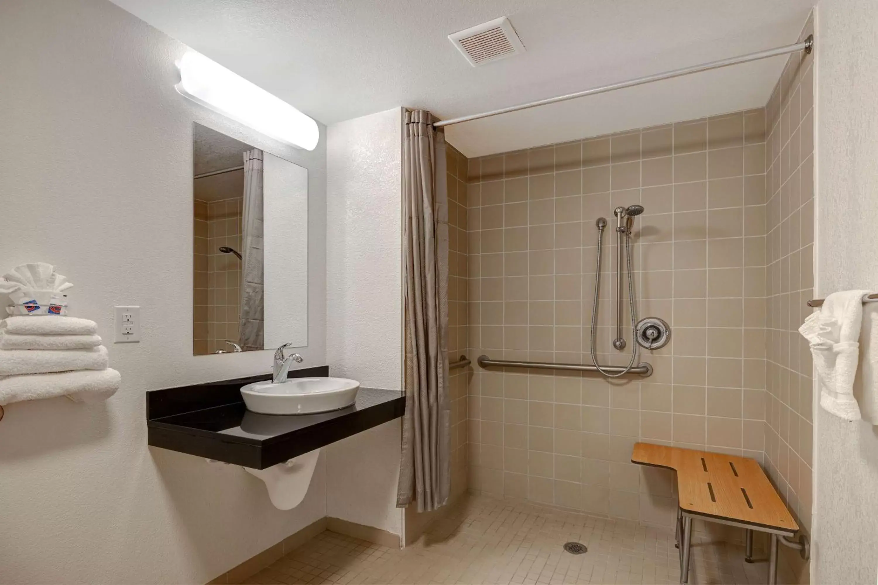 Bathroom in Motel 6-Lakeville, MN - South - Lakeville