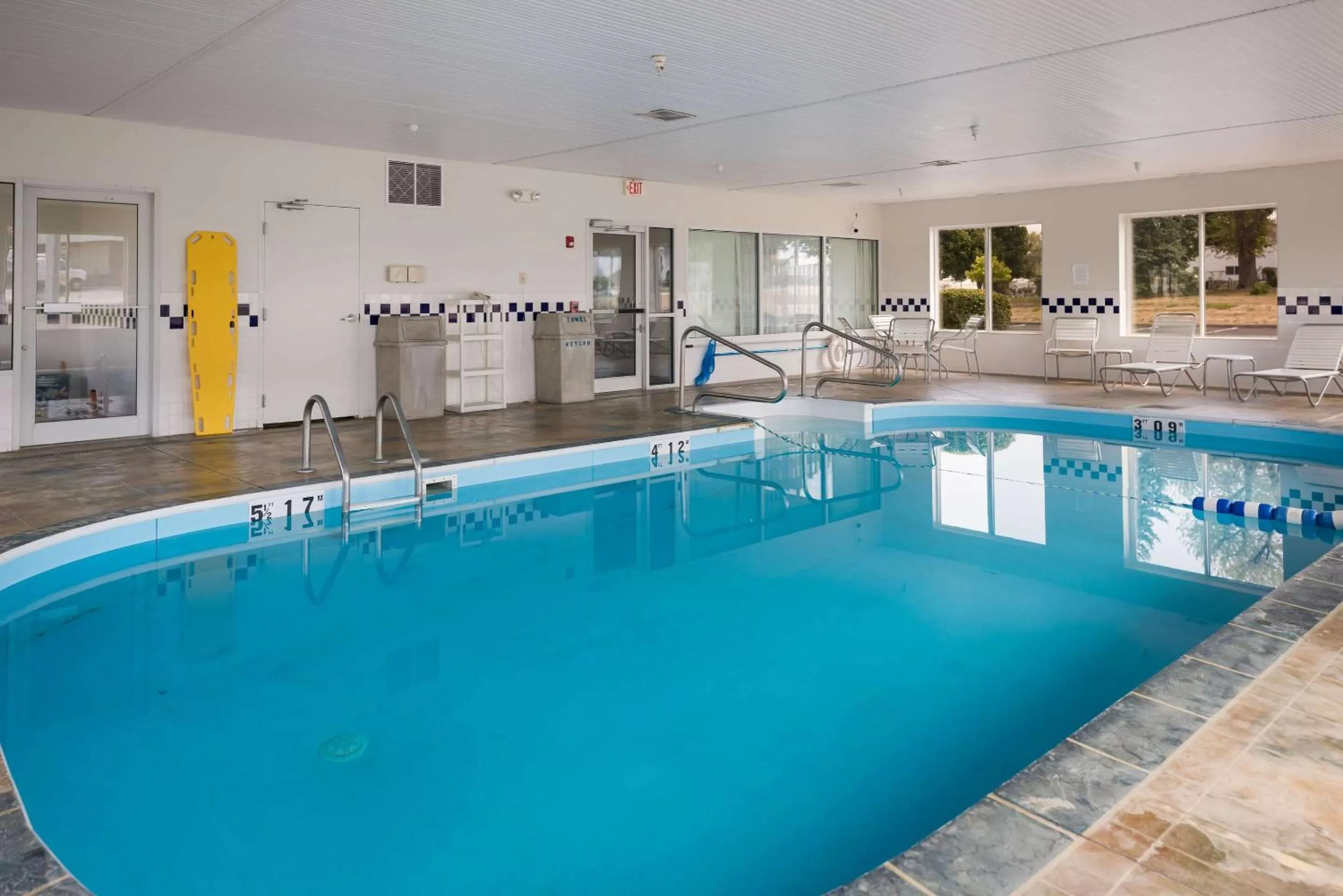 Swimming pool in Sleep Inn & Suites Port Clinton