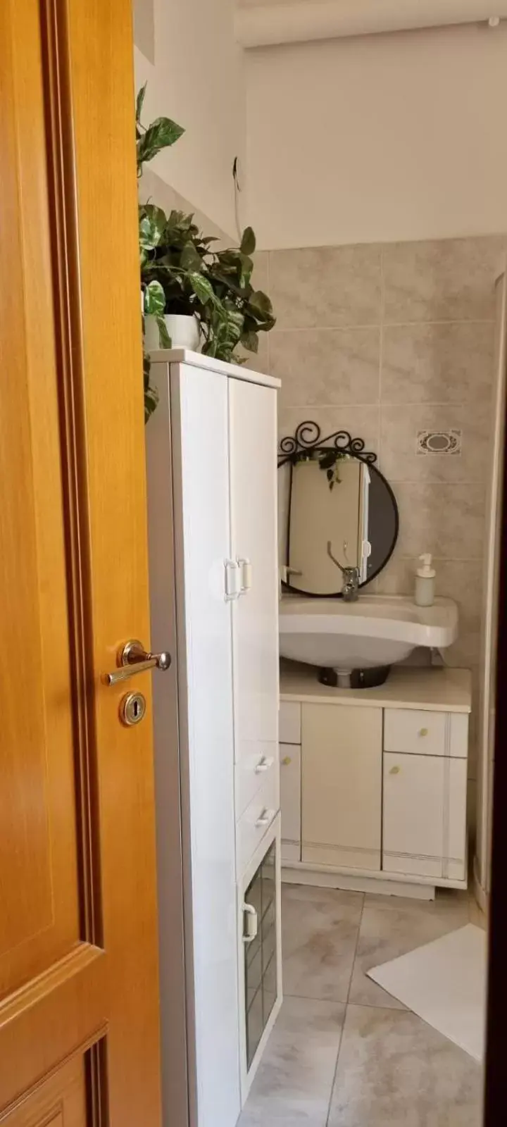Bathroom, Kitchen/Kitchenette in Casolare del Toscano Country Rooms